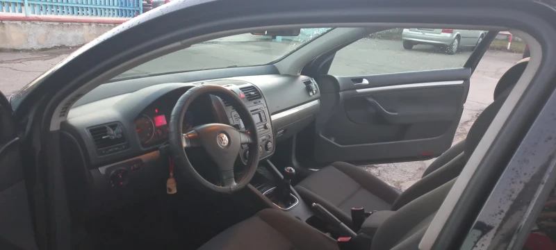 VW Golf 1.6FSI Голф 5, снимка 9 - Автомобили и джипове - 52900525