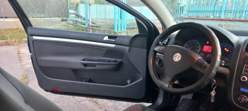 VW Golf 1.6FSI Голф 5, снимка 10 - Автомобили и джипове - 52900525