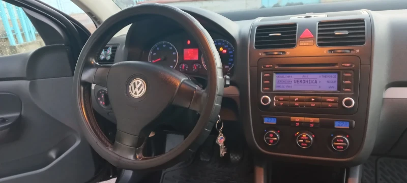 VW Golf 1.6FSI Голф 5, снимка 8 - Автомобили и джипове - 52900525