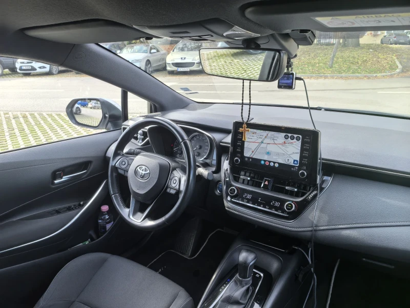 Toyota Corolla 1.8 i HYBRID, снимка 16 - Автомобили и джипове - 52573230