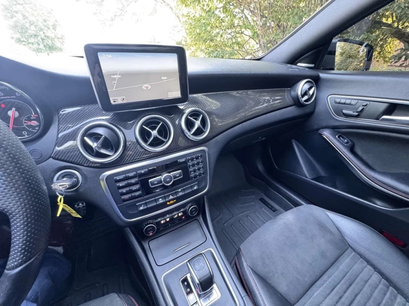 Mercedes-Benz CLA 45 AMG  4MATIC * CARFAX * ФИНАНСИРАНЕ , снимка 11 - Автомобили и джипове - 53107720