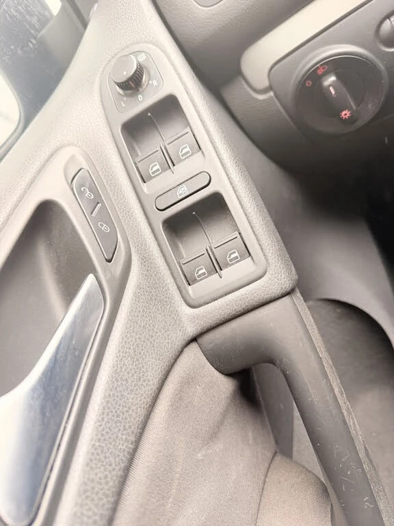 VW Golf 2.5l * Keyless * 5цил.* АвтоКредит* (ЦЕНА ДО БГ), снимка 10 - Автомобили и джипове - 54152503