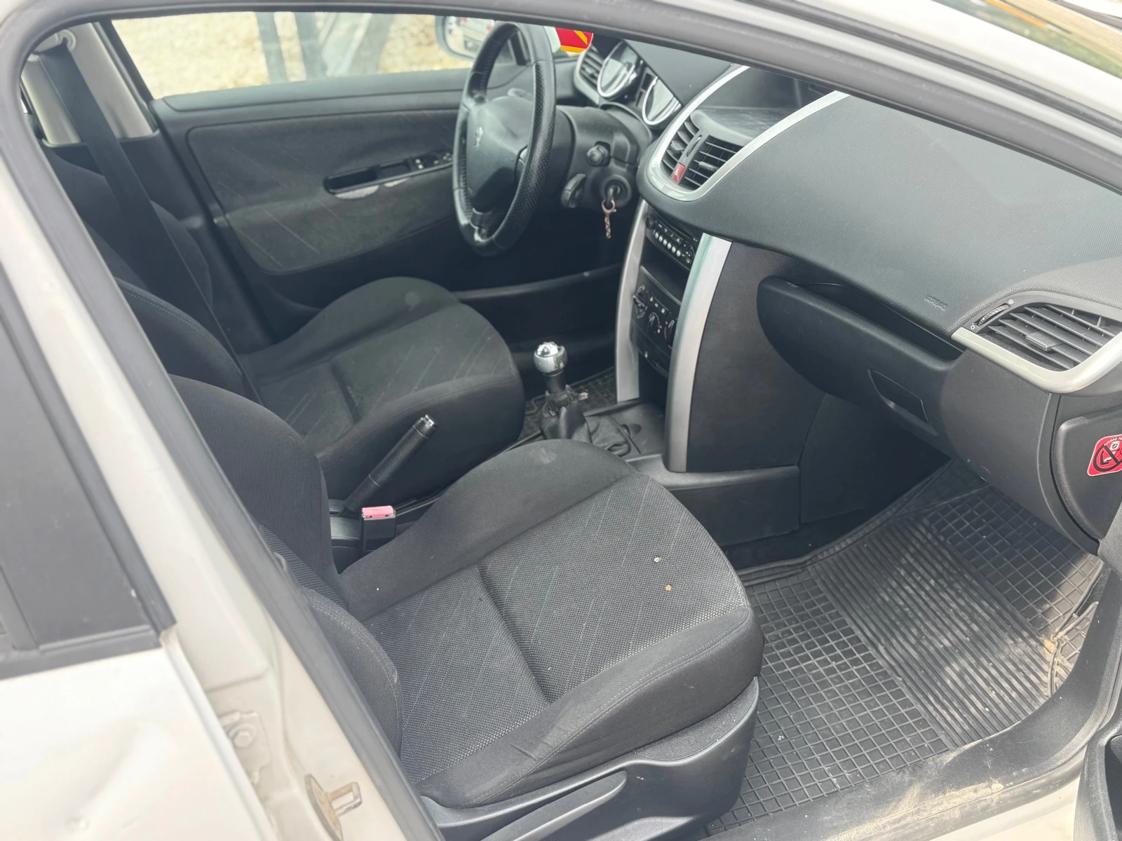 Peugeot 207 1.6 - изображение 6