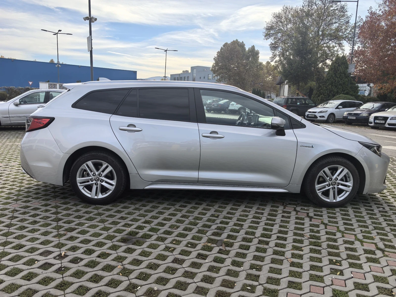 Toyota Corolla 1.8 i HYBRID - изображение 8