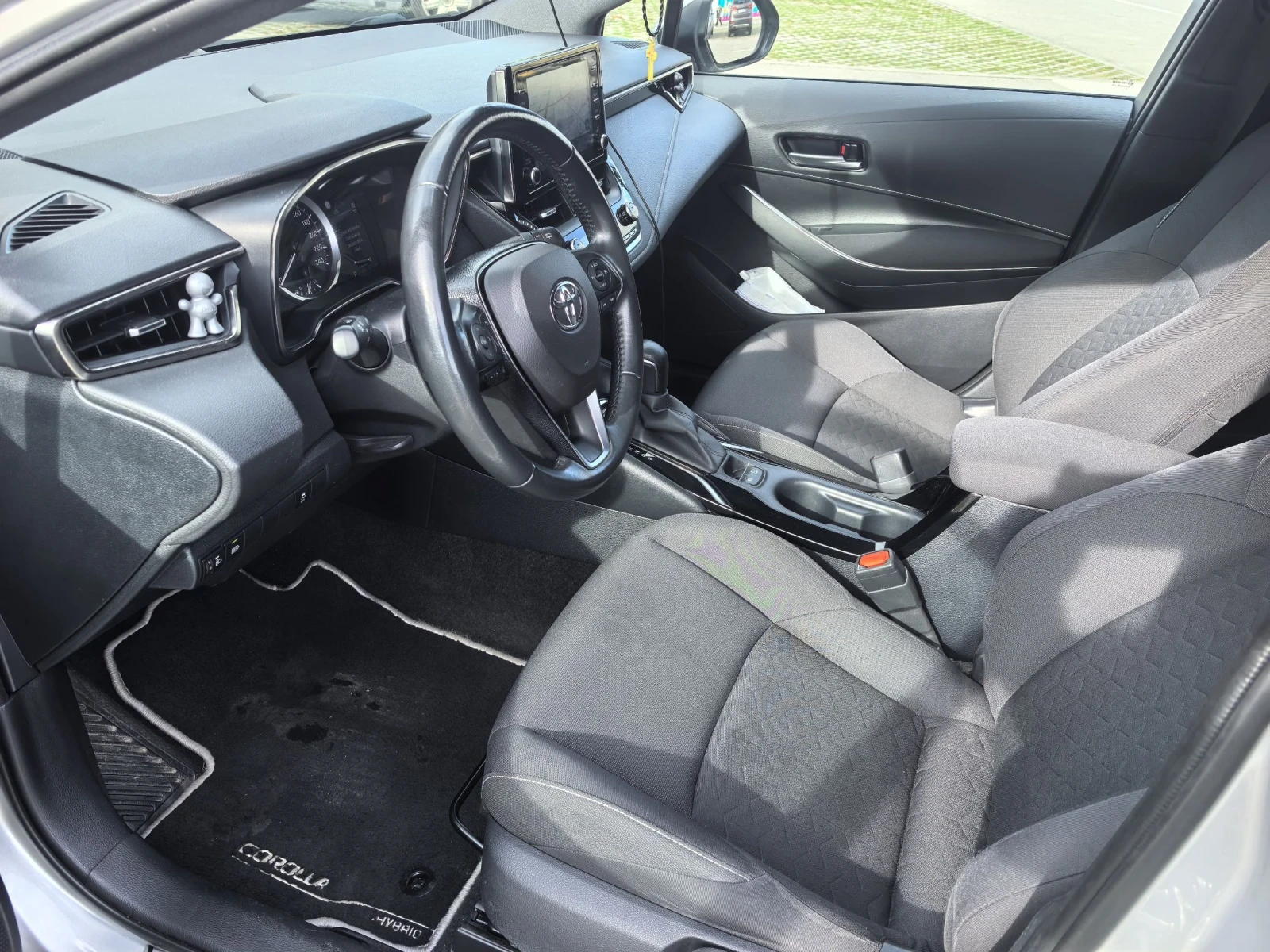 Toyota Corolla 1.8 i HYBRID - изображение 10