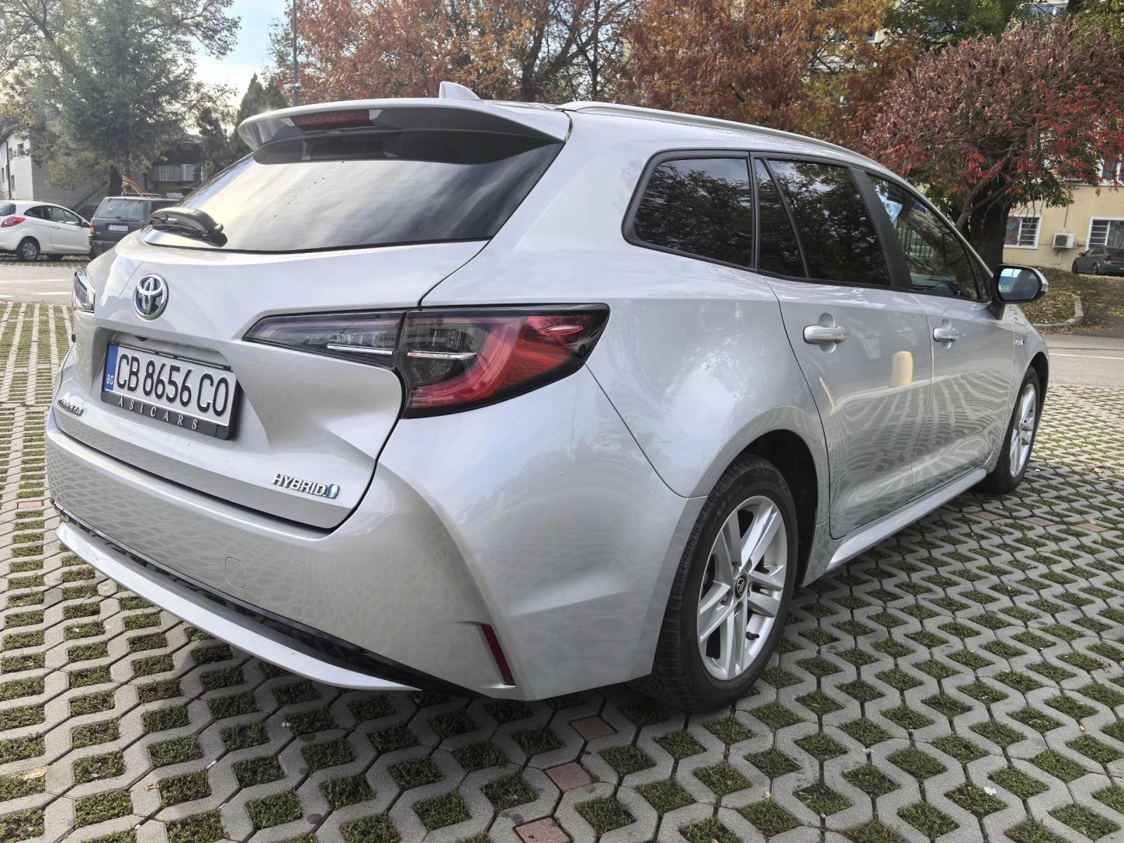 Toyota Corolla 1.8 i HYBRID - изображение 6