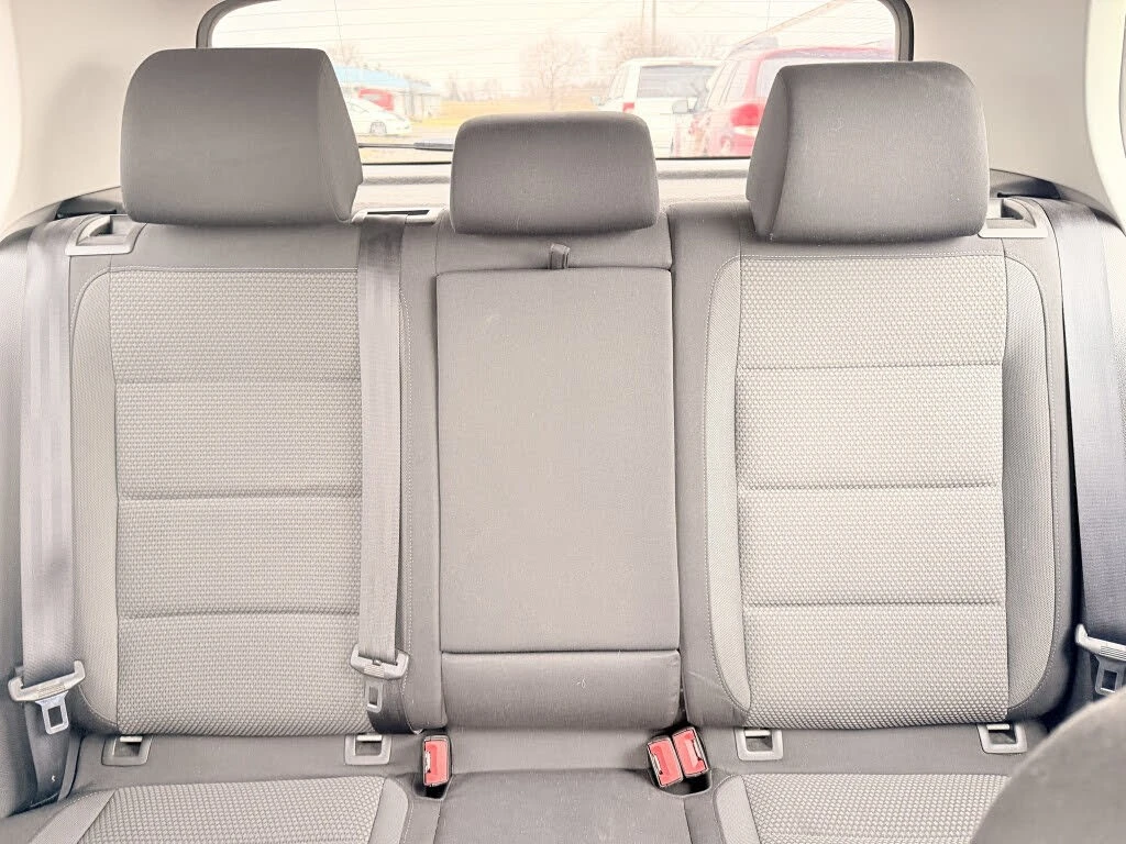 VW Golf 2.5l * Keyless * 5цил.* АвтоКредит* (ЦЕНА ДО БГ), снимка 13 - Автомобили и джипове - 54152503