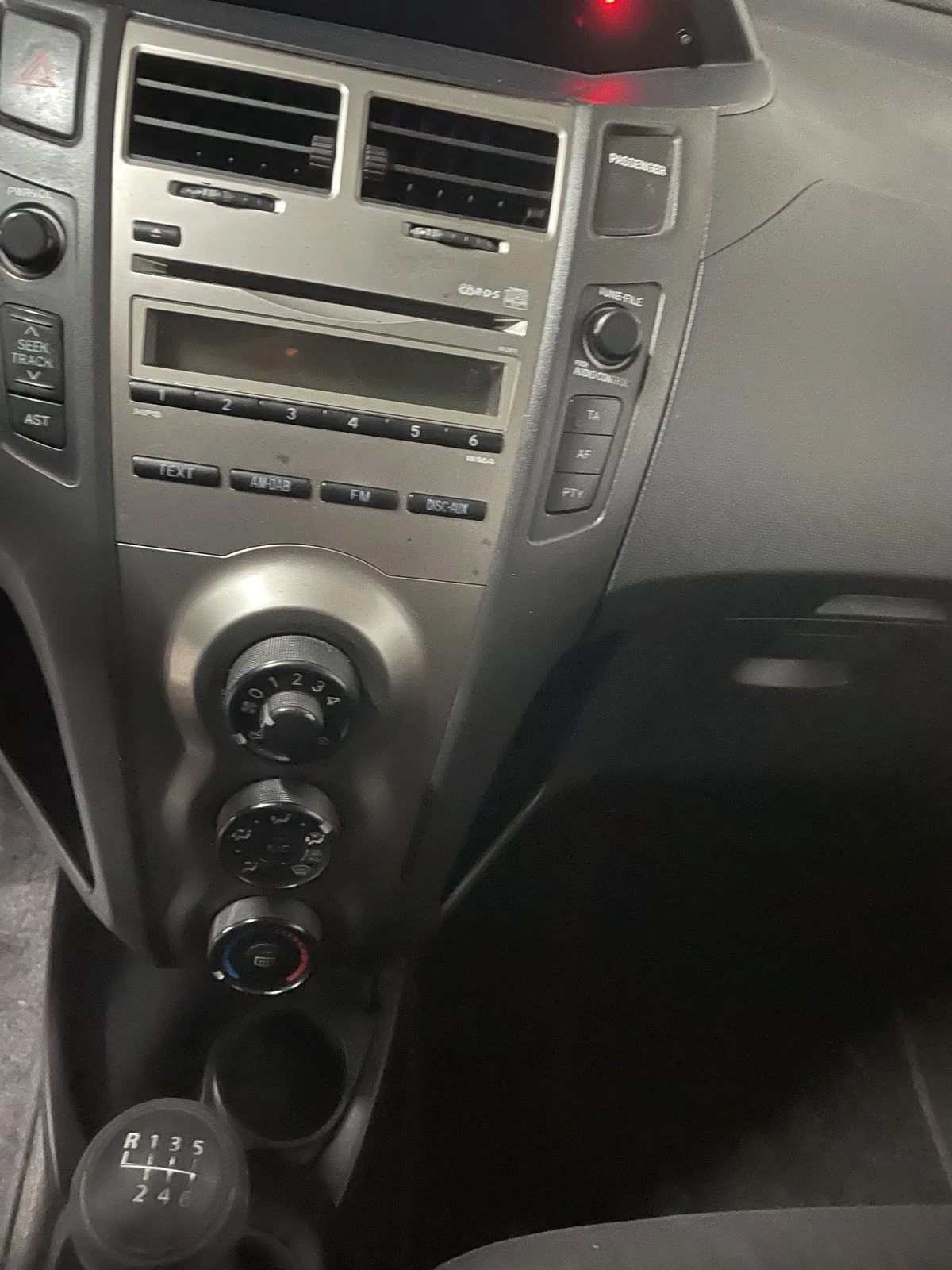 Toyota Yaris, снимка 10 - Автомобили и джипове - 54179048