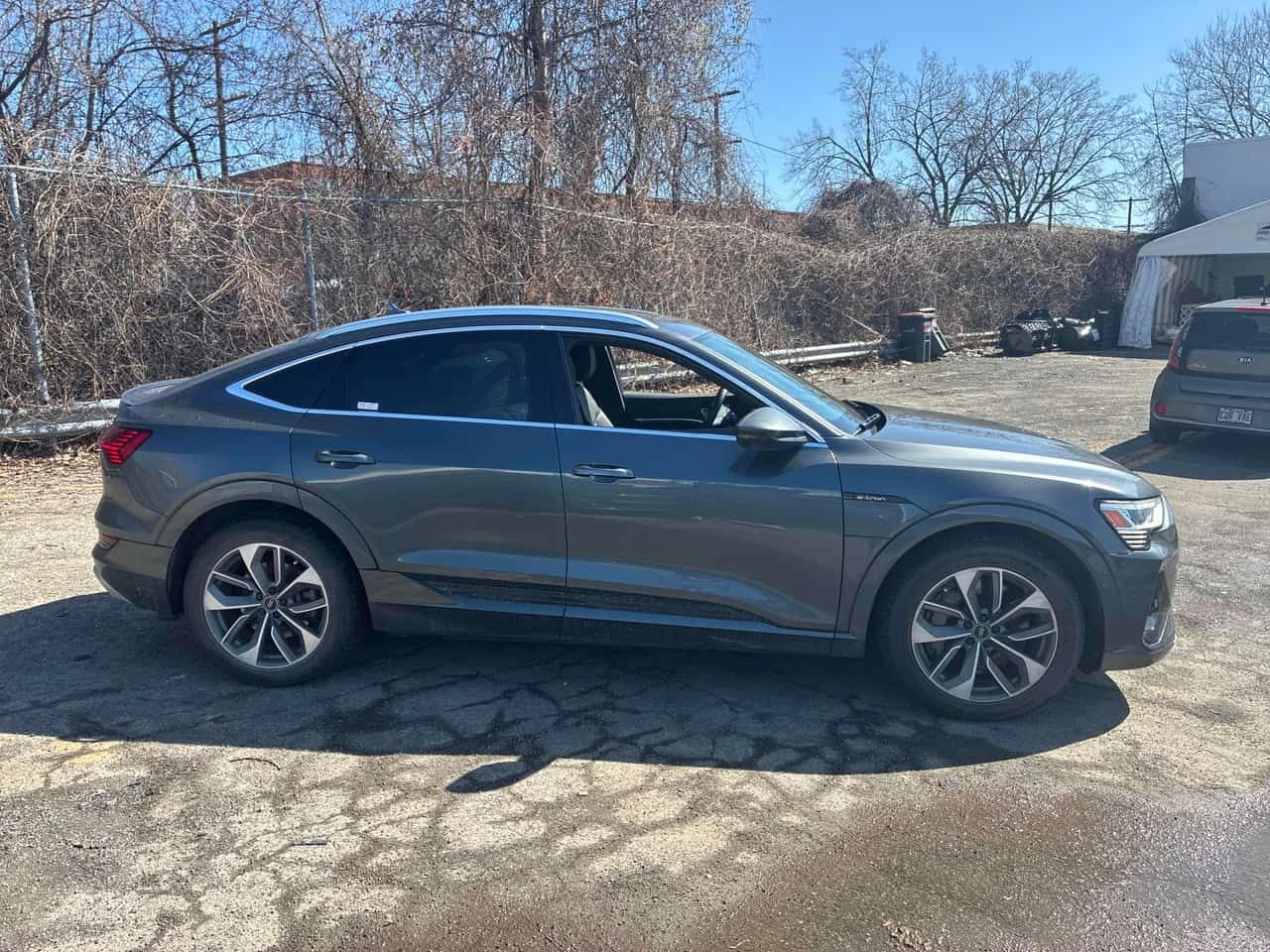 Audi E-Tron Technik  CARFAX, снимка 3 - Автомобили и джипове - 54240090