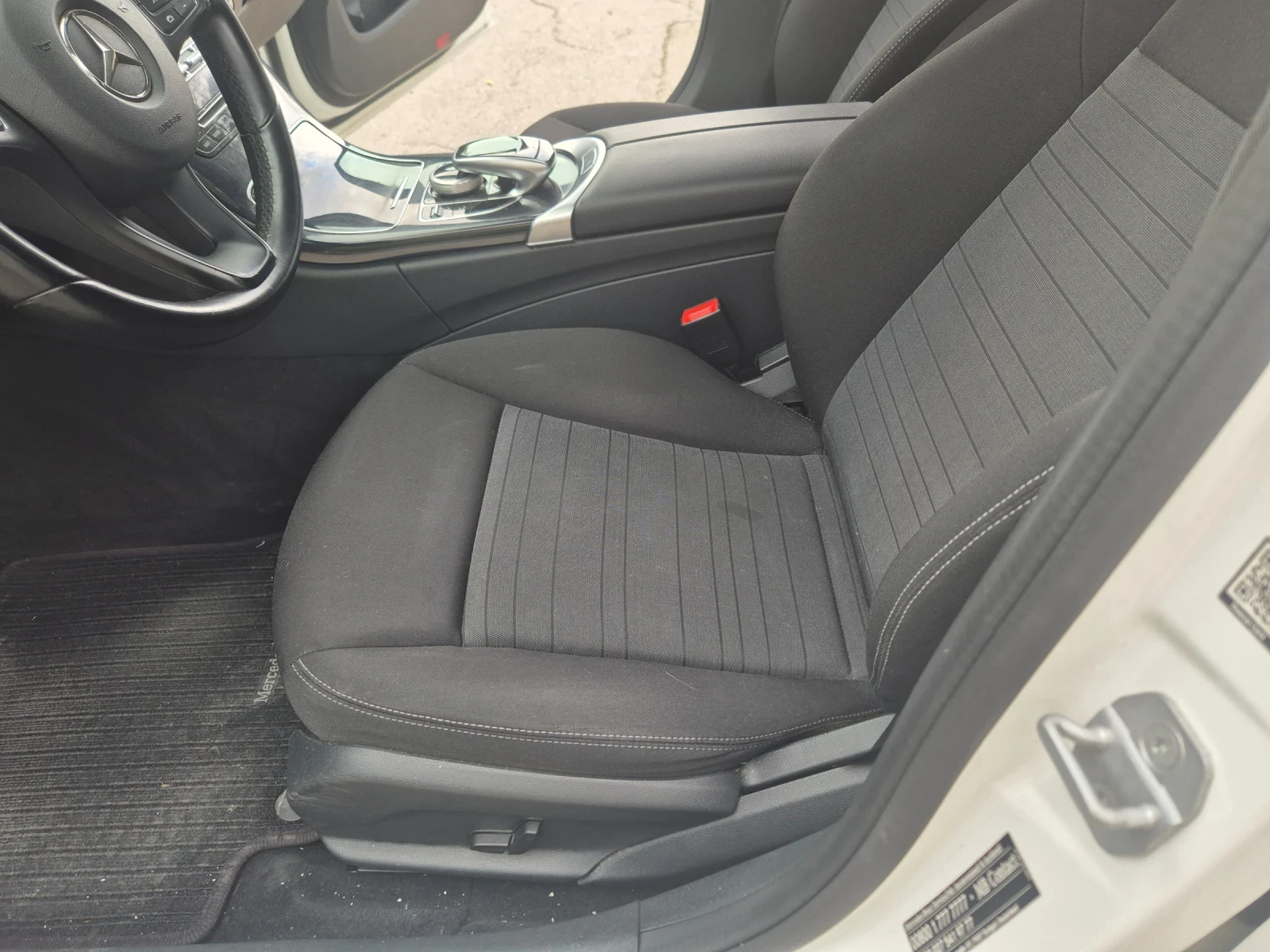 Mercedes-Benz C 220, снимка 6 - Автомобили и джипове - 54270404