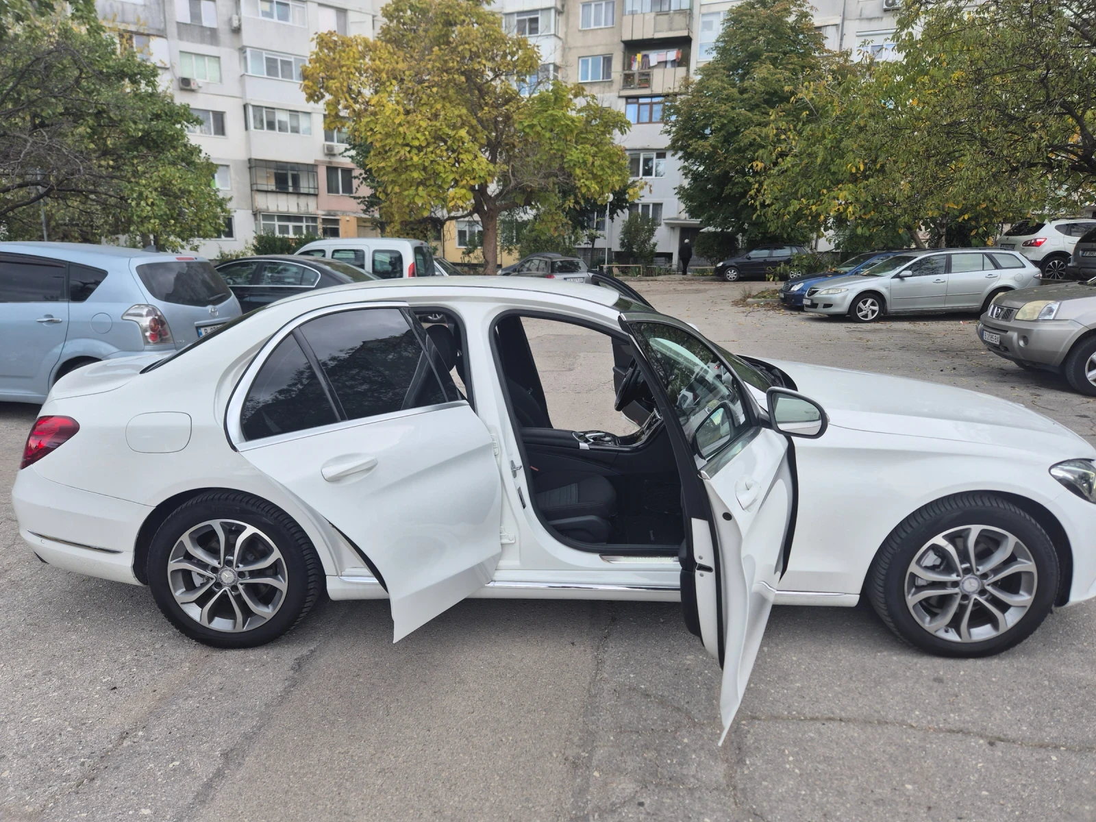 Mercedes-Benz C 220, снимка 3 - Автомобили и джипове - 54270404