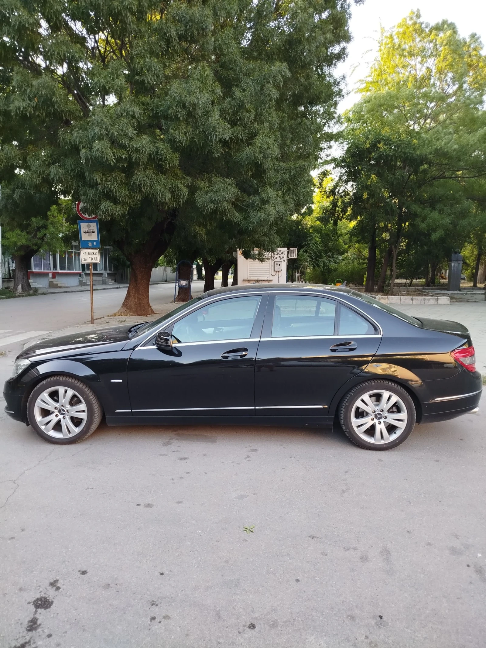 Mercedes-Benz C 220 Avantgarde, снимка 10 - Автомобили и джипове - 54541904