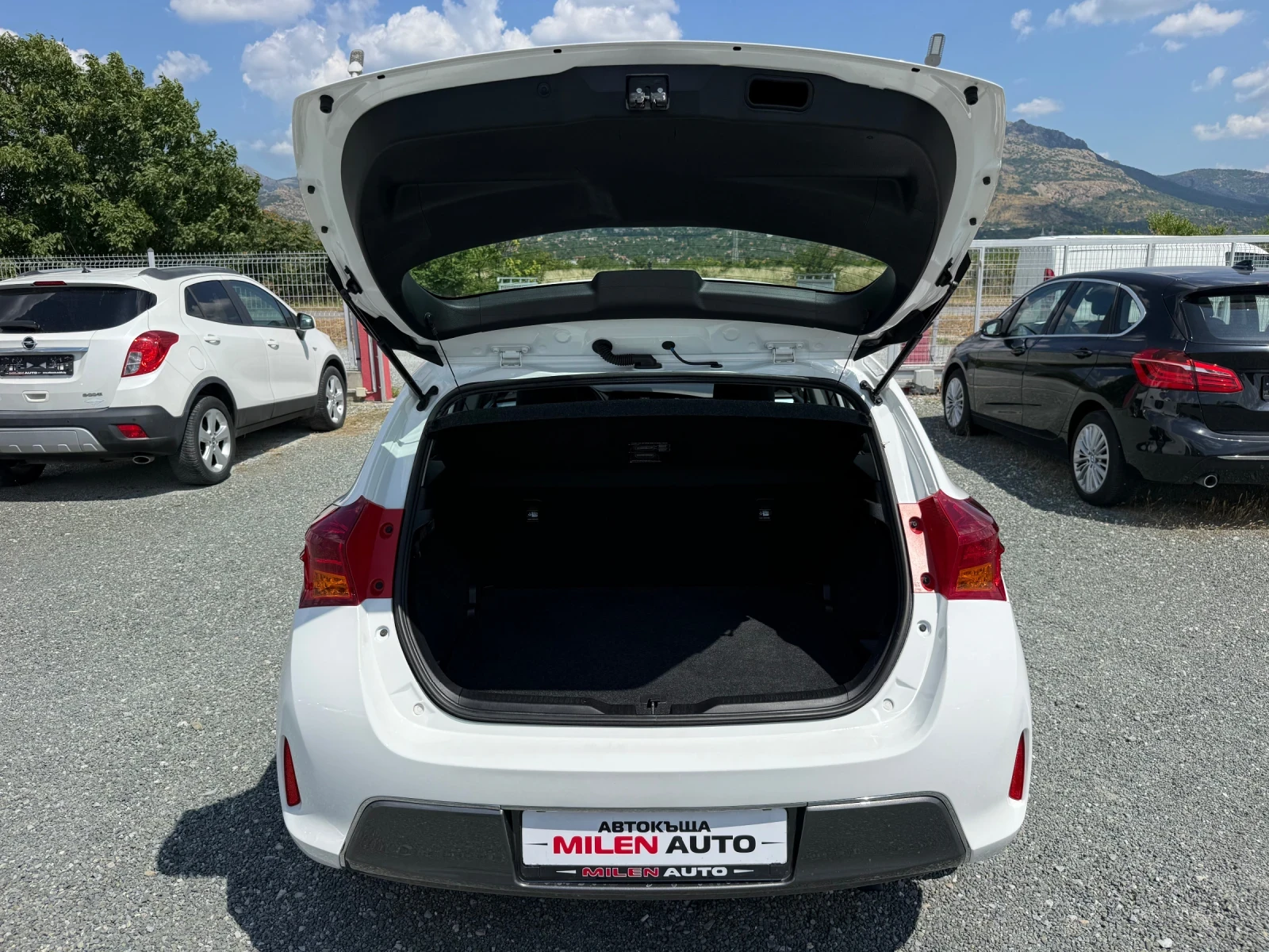 Toyota Auris (KATO НОВА)^(ХИБРИД), снимка 13 - Автомобили и джипове - 55313996