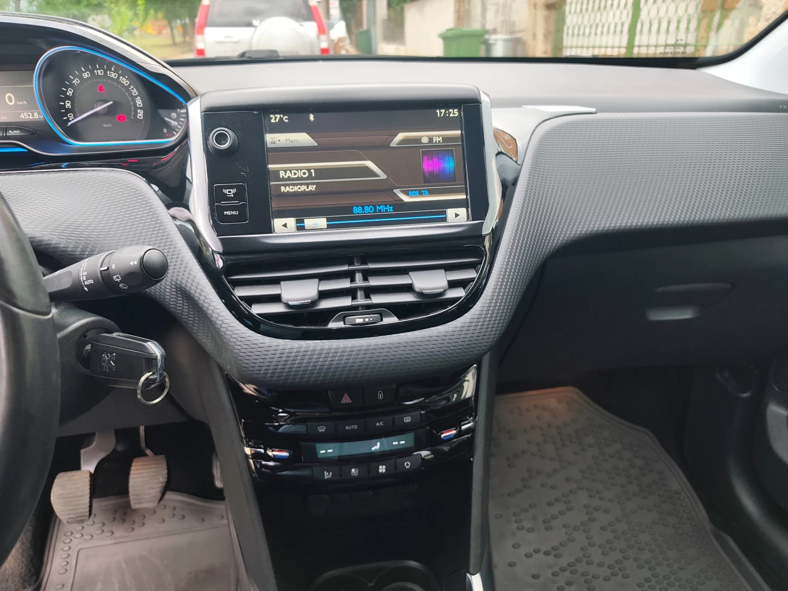 Peugeot 2008, снимка 12 - Автомобили и джипове - 55407610
