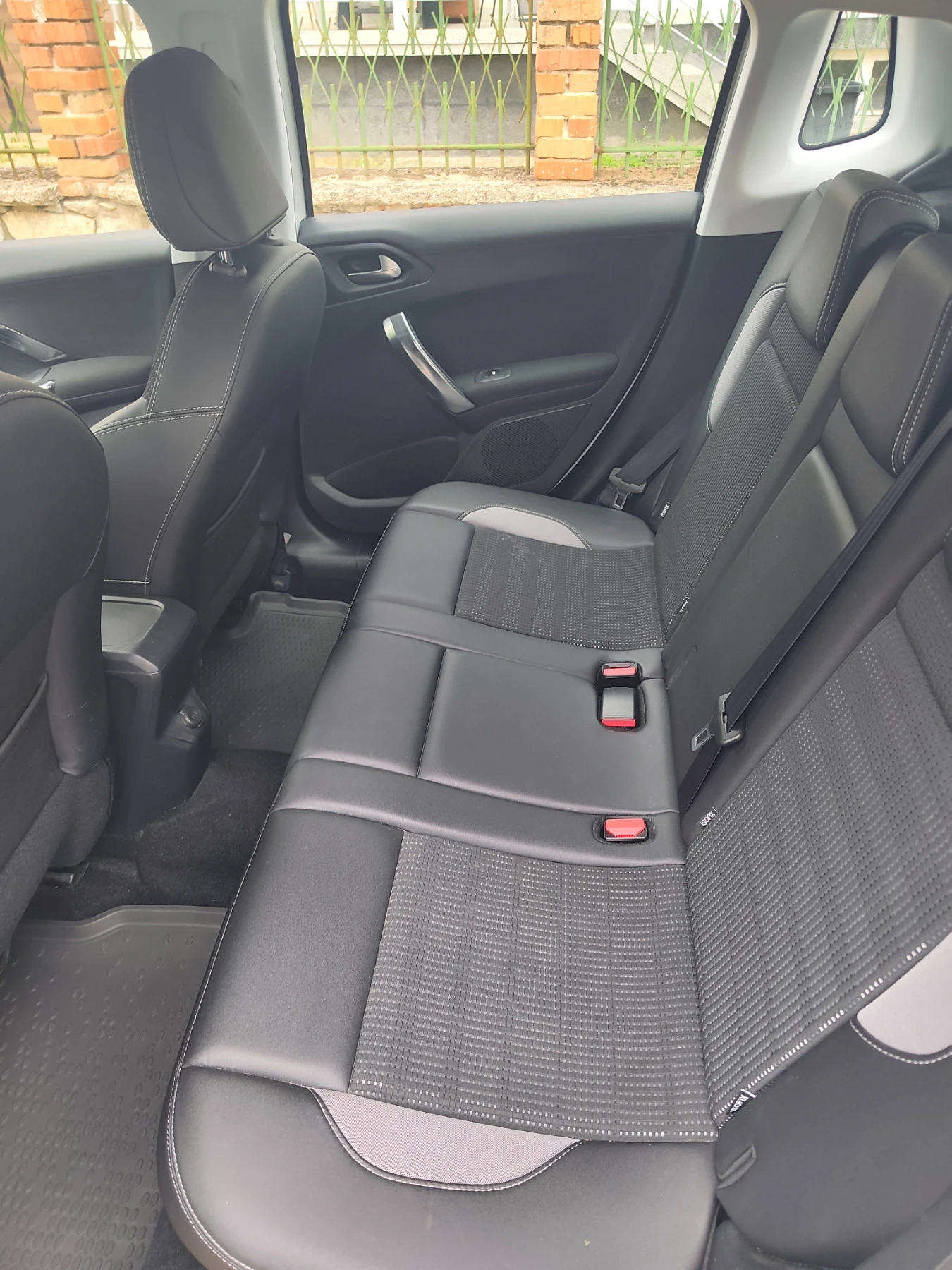 Peugeot 2008, снимка 8 - Автомобили и джипове - 55407610