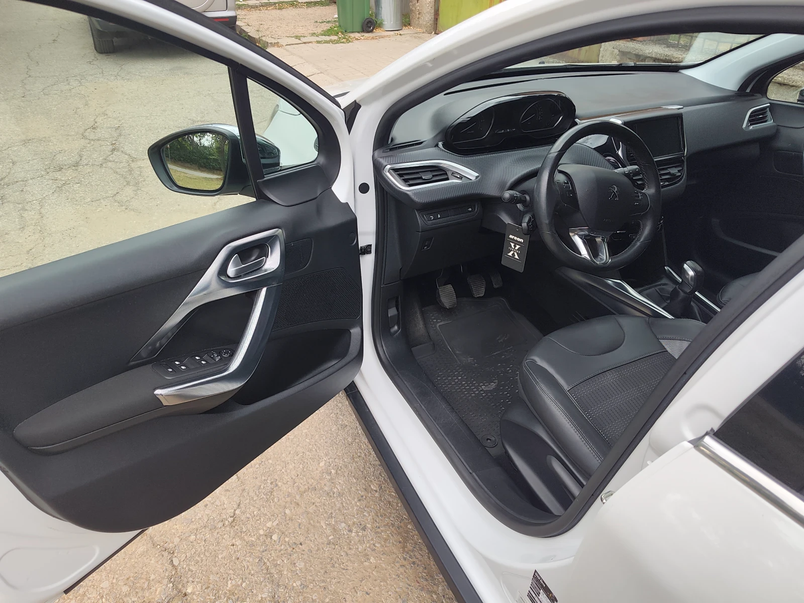 Peugeot 2008, снимка 9 - Автомобили и джипове - 55407610