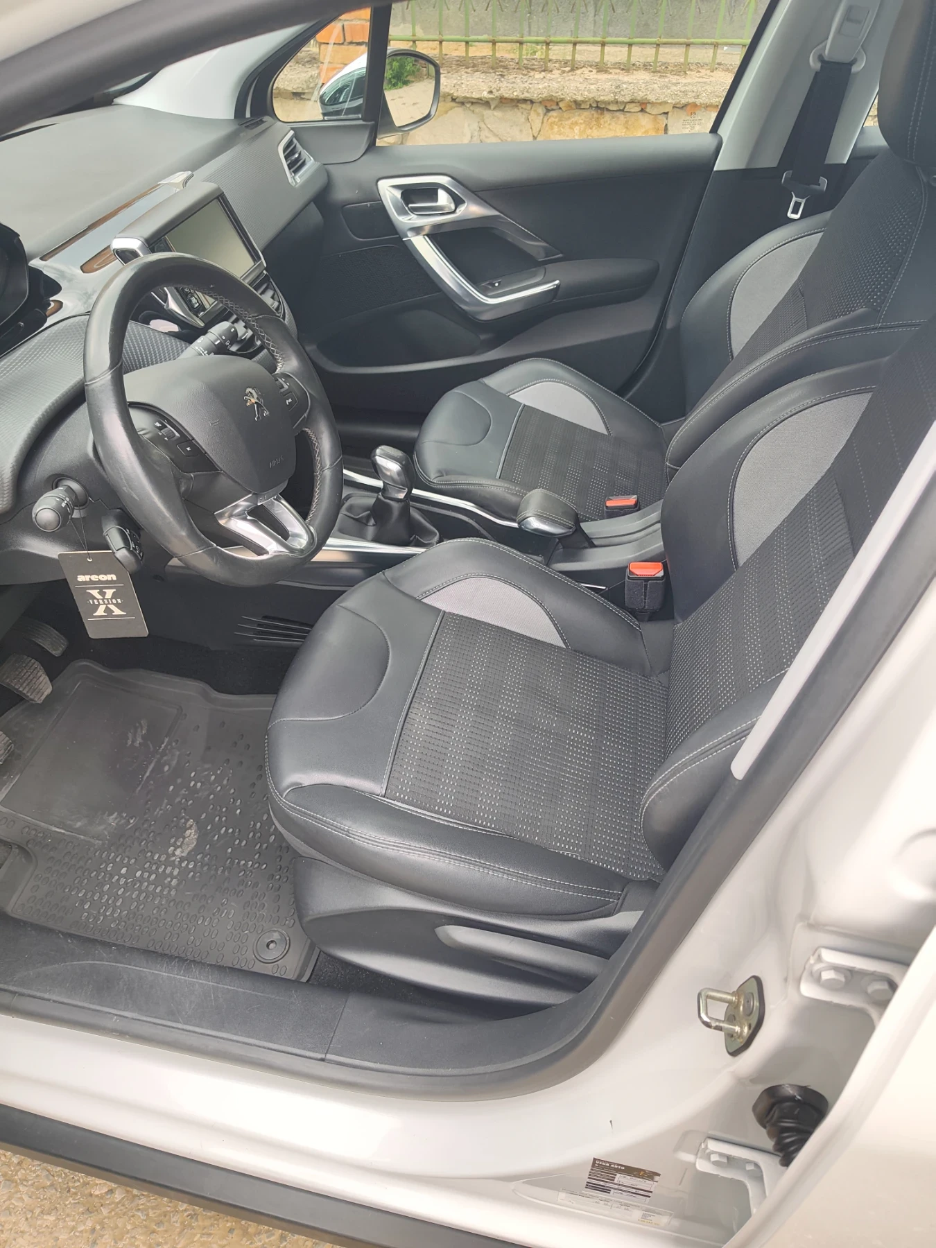 Peugeot 2008, снимка 10 - Автомобили и джипове - 55407610
