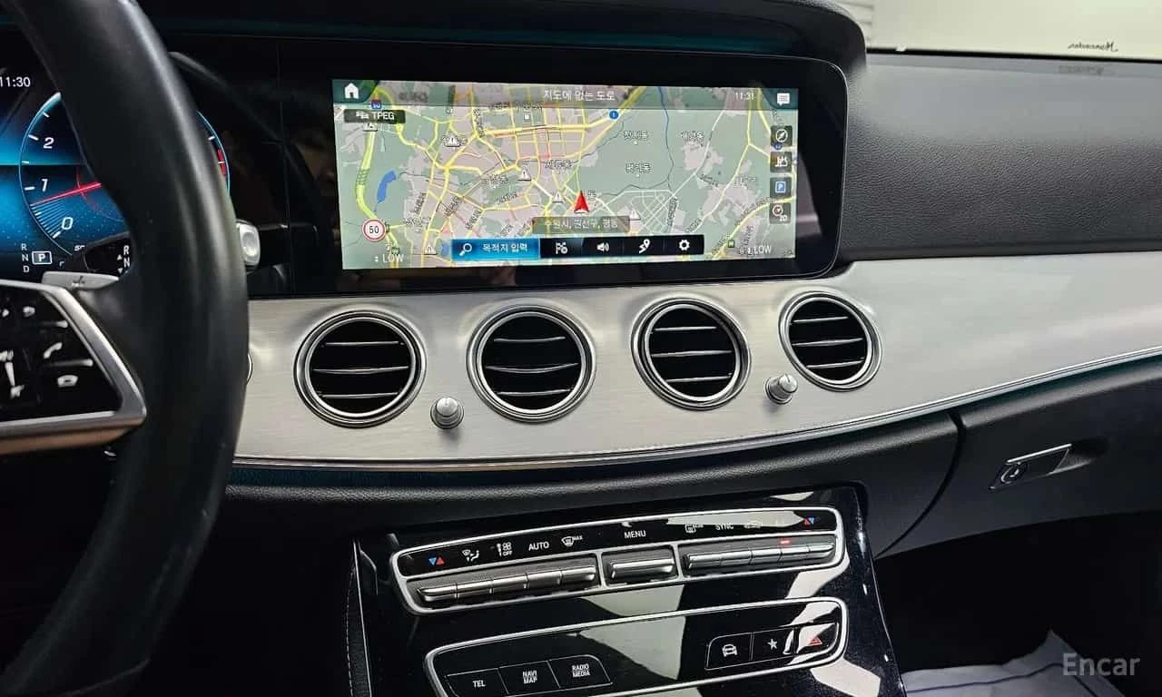 Mercedes-Benz E 250 * E250 Avantgarde * БЕЗ ПЪРВОНАЧАЛНА ВНОСКА, снимка 14 - Автомобили и джипове - 55571418