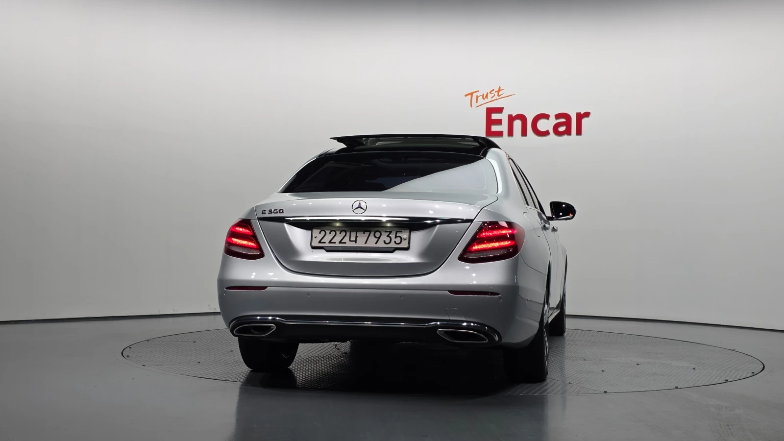 Mercedes-Benz E 300 360  | Панорама | Вентилация | Памет, снимка 4 - Автомобили и джипове - 55636689