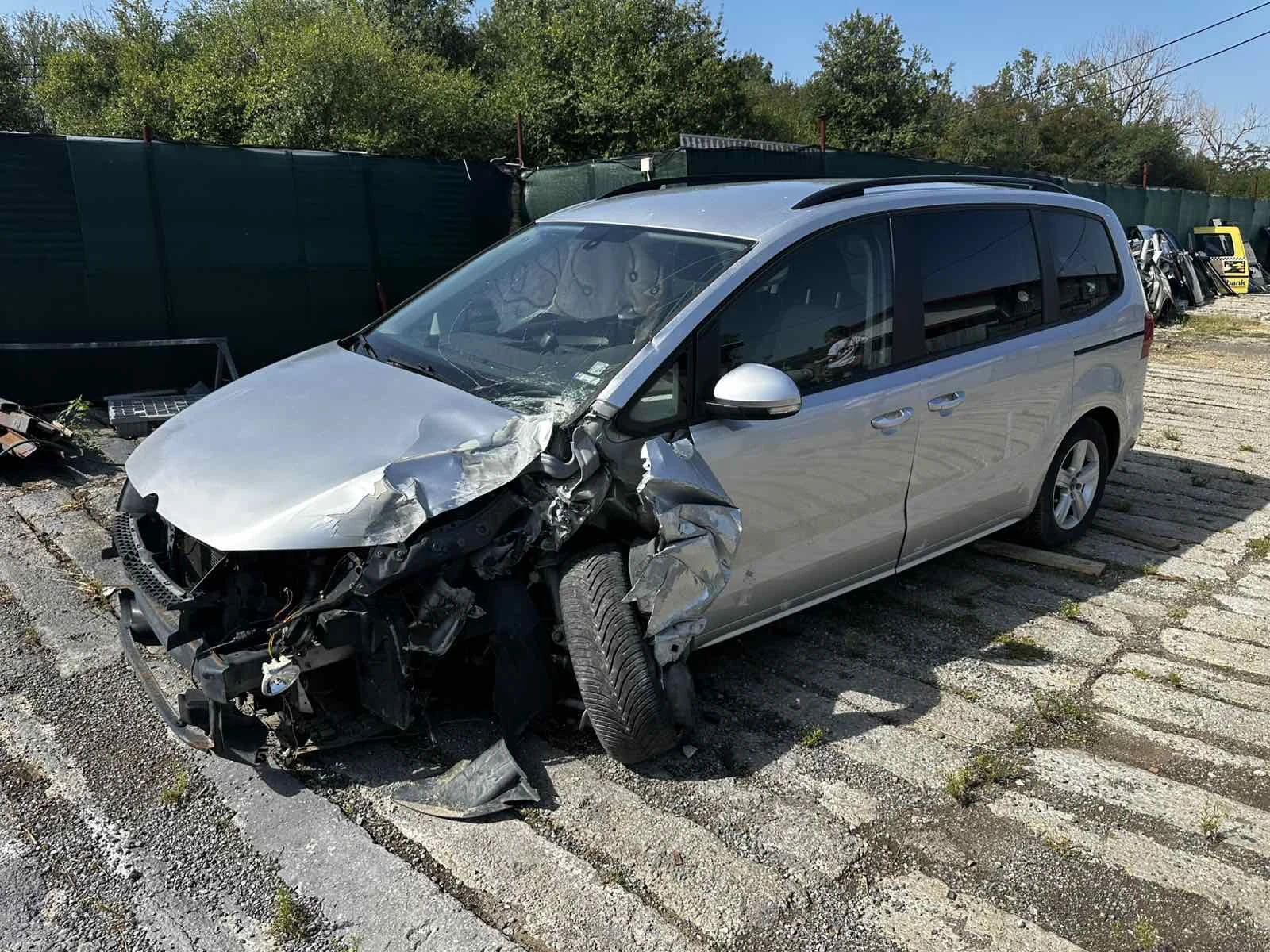VW Sharan 2.0 tdi, снимка 4 - Автомобили и джипове - 55886060