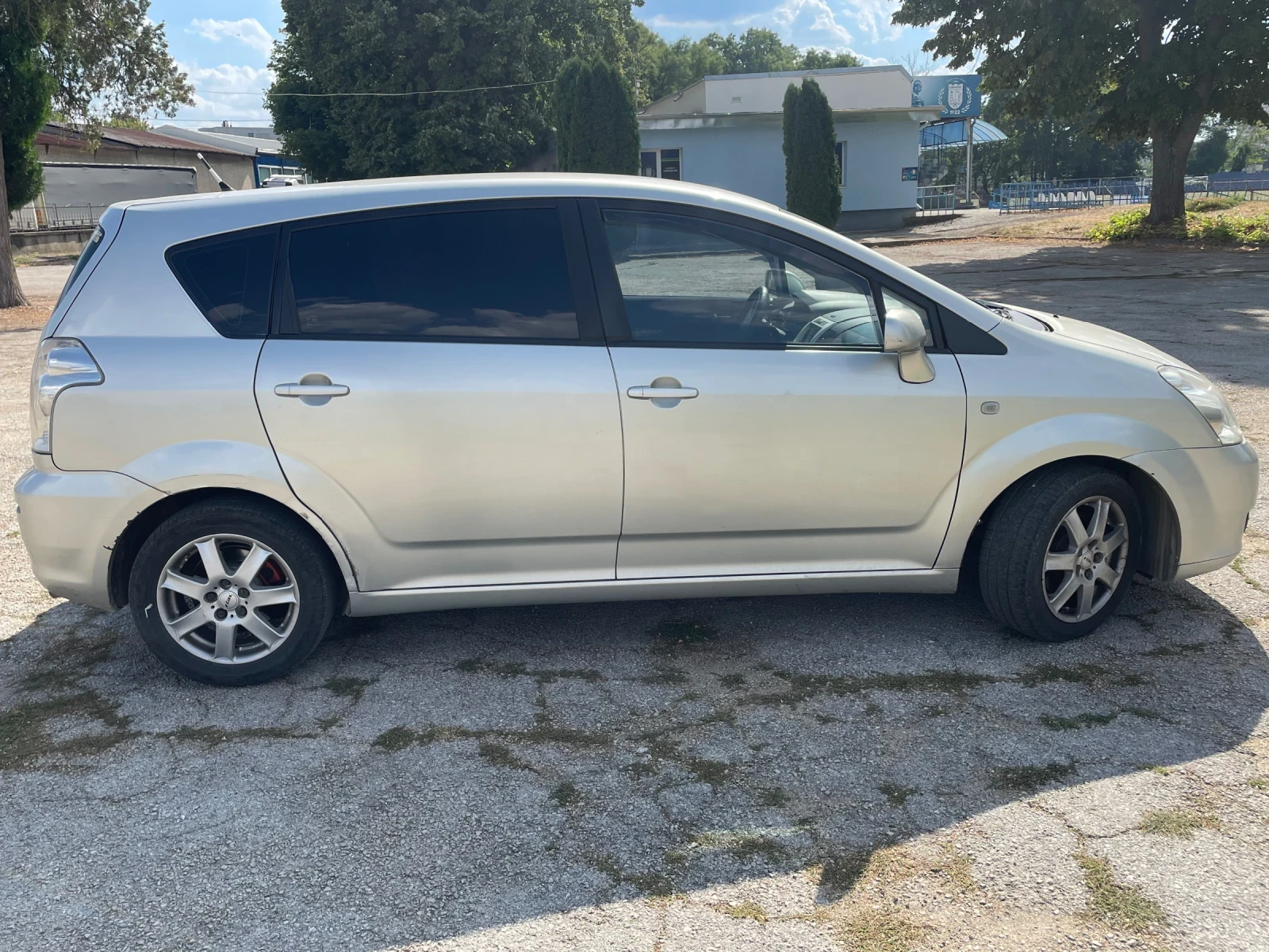Toyota Corolla verso 2.2 D4D, снимка 5 - Автомобили и джипове - 55911788