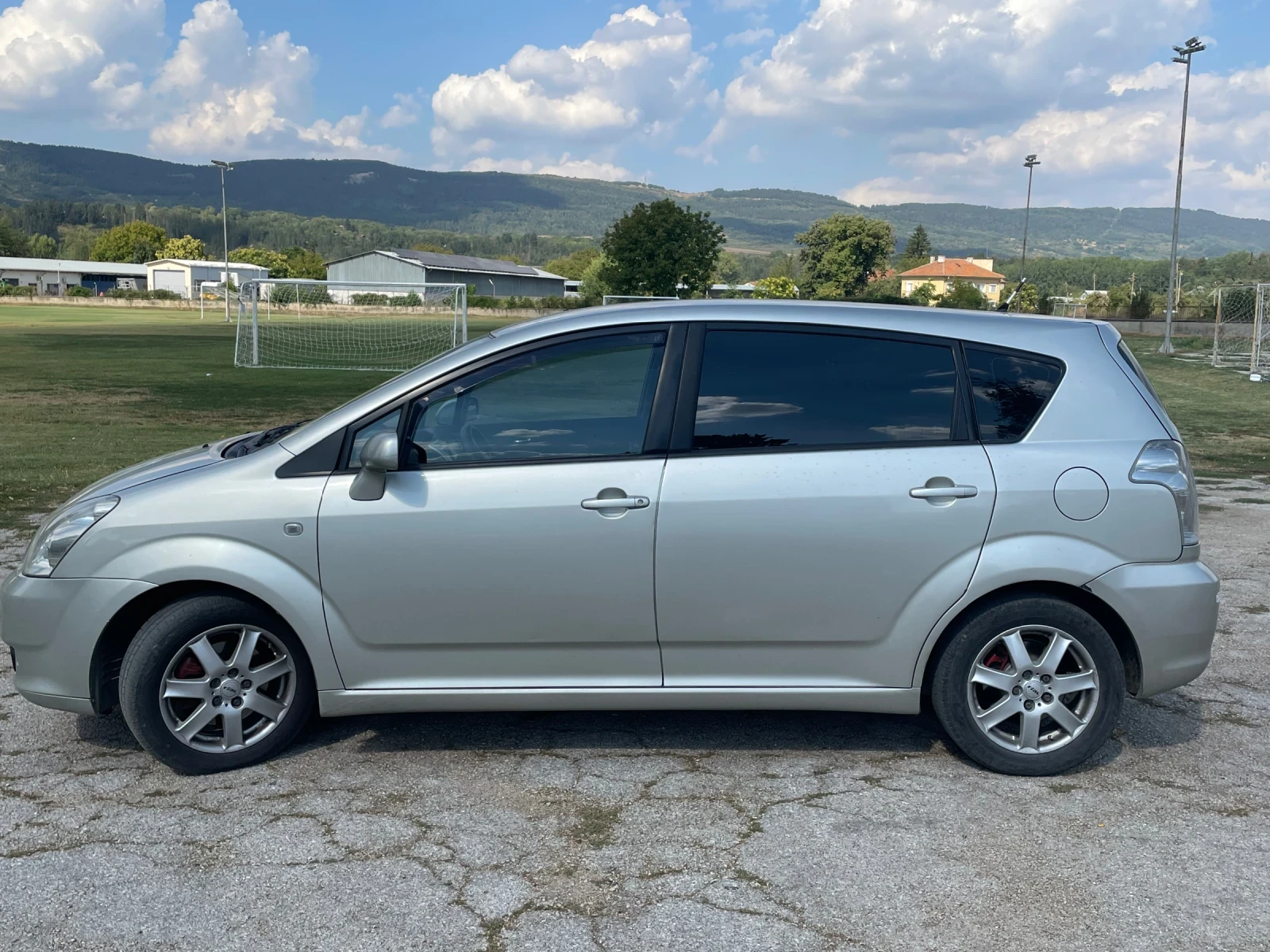 Toyota Corolla verso 2.2 D4D, снимка 2 - Автомобили и джипове - 55911788