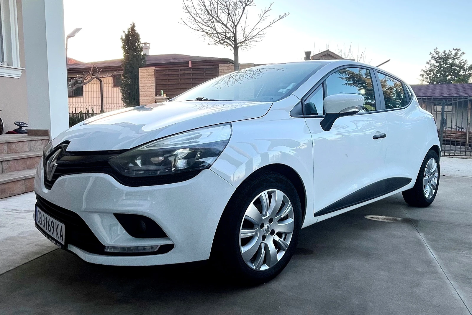 Renault Clio Facelift, снимка 3 - Автомобили и джипове - 56456896