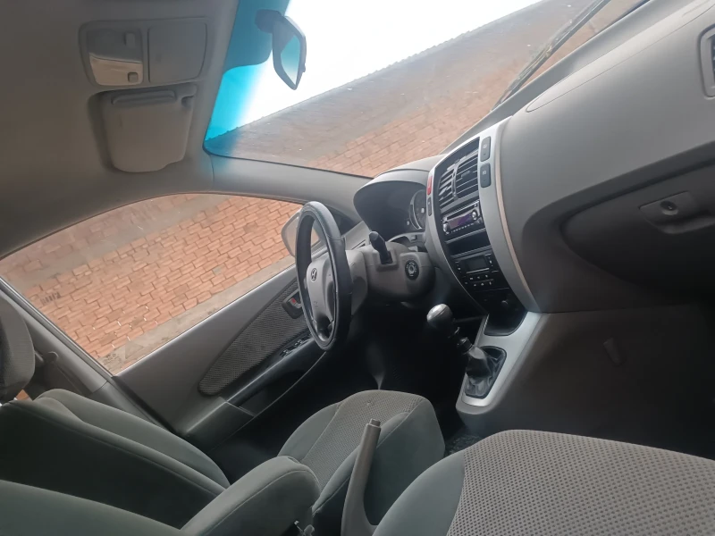 Hyundai Tucson 2.0 CRDI, снимка 6 - Автомобили и джипове - 47881674