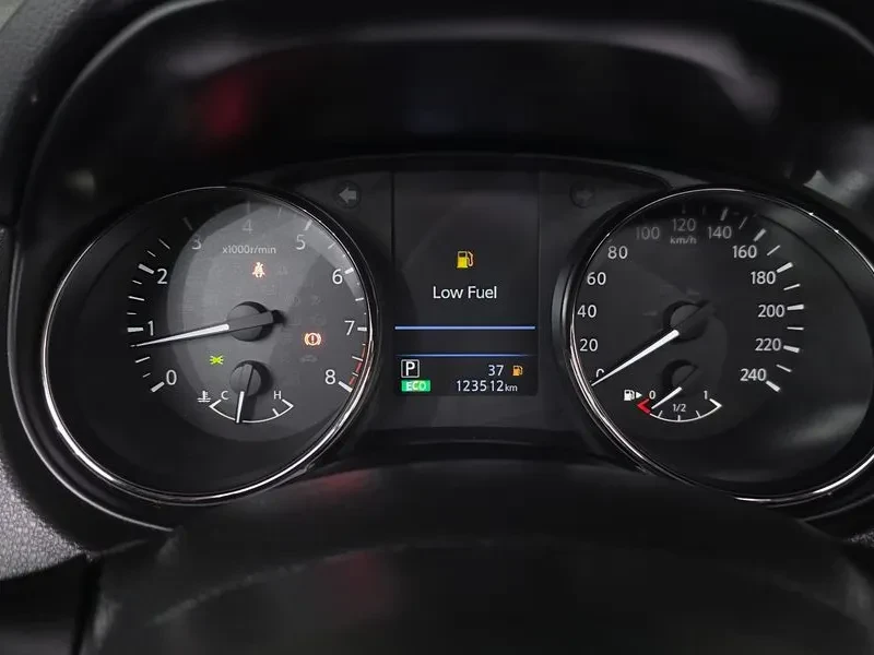 Nissan X-trail 2.5 4WD, снимка 8 - Автомобили и джипове - 55740247