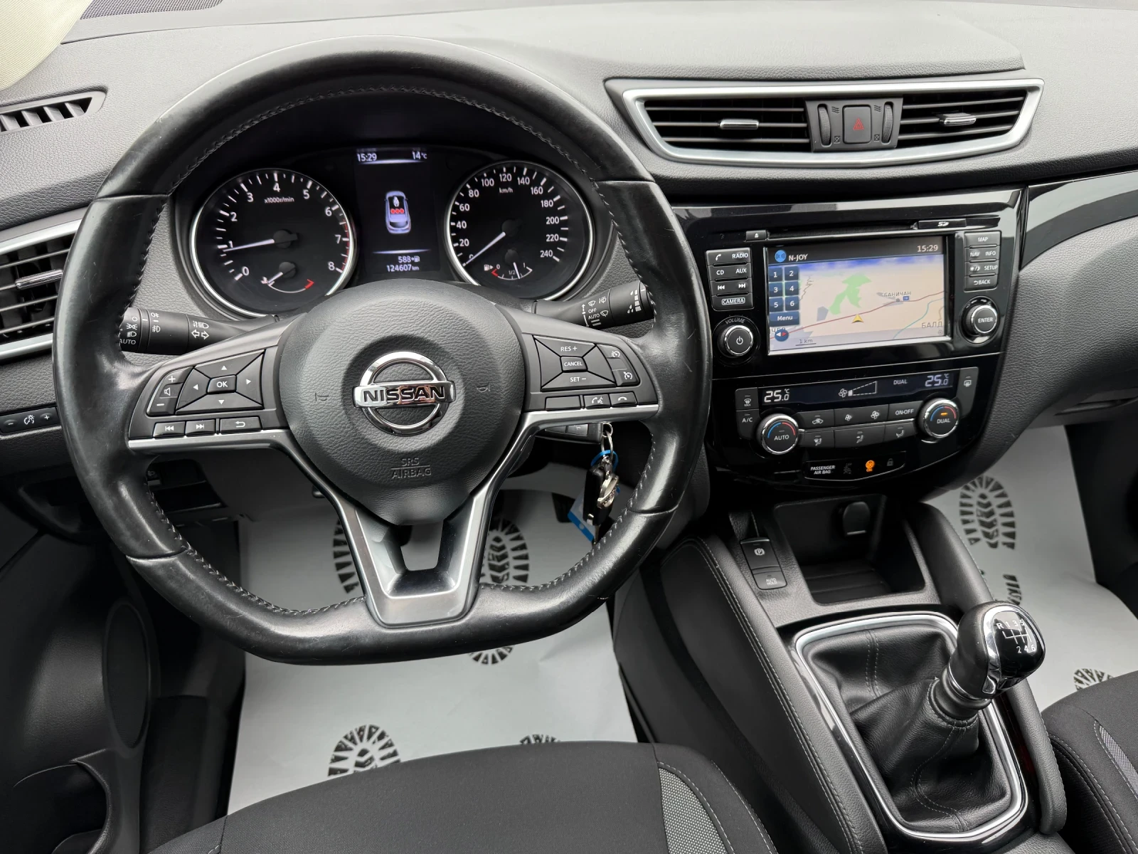 Nissan Qashqai 1.2 DIG-T NAVI PANORAMA | Mobile.bg — изображение 15