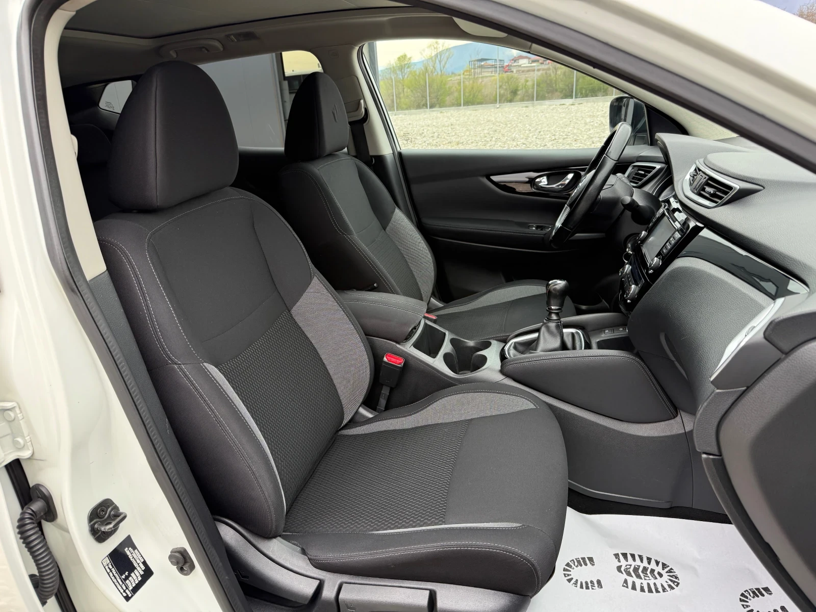 Nissan Qashqai 1.2 DIG-T NAVI PANORAMA | Mobile.bg — изображение 13