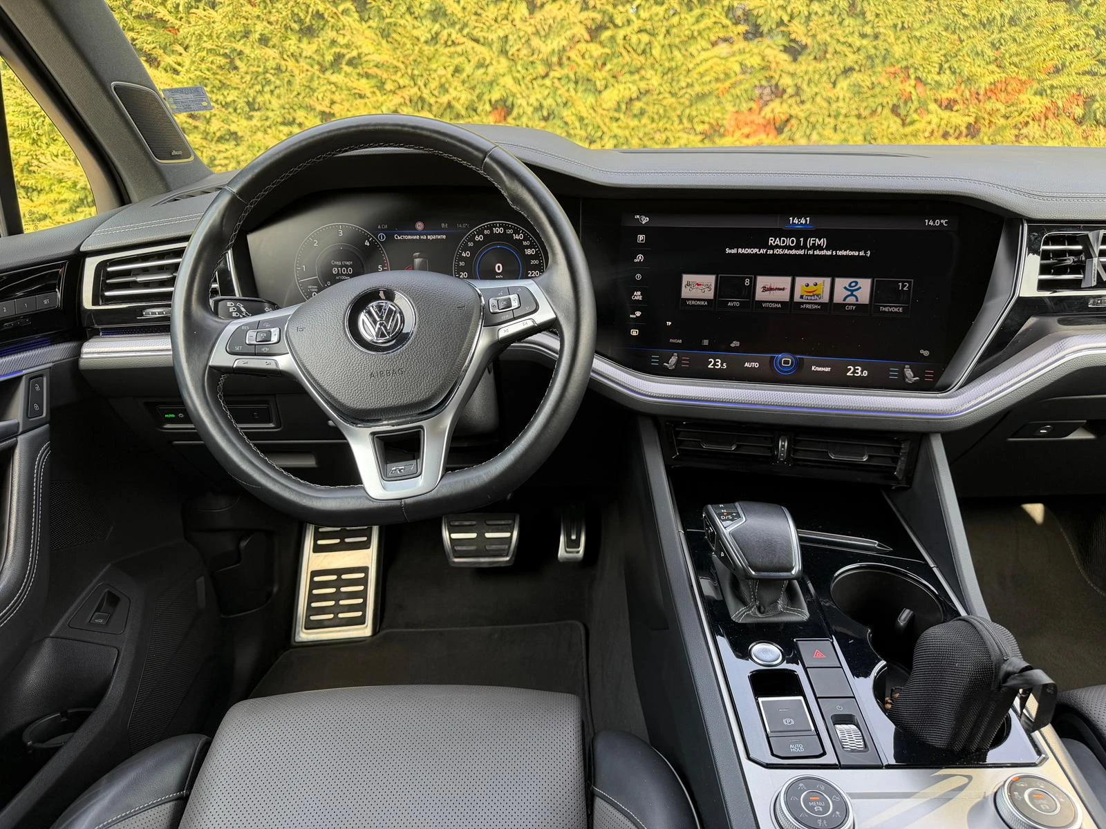 VW Touareg R-LINE* AIR* HEAD-UP* IQ LIGHT* BLACK PACK* , снимка 10 - Автомобили и джипове - 53715674