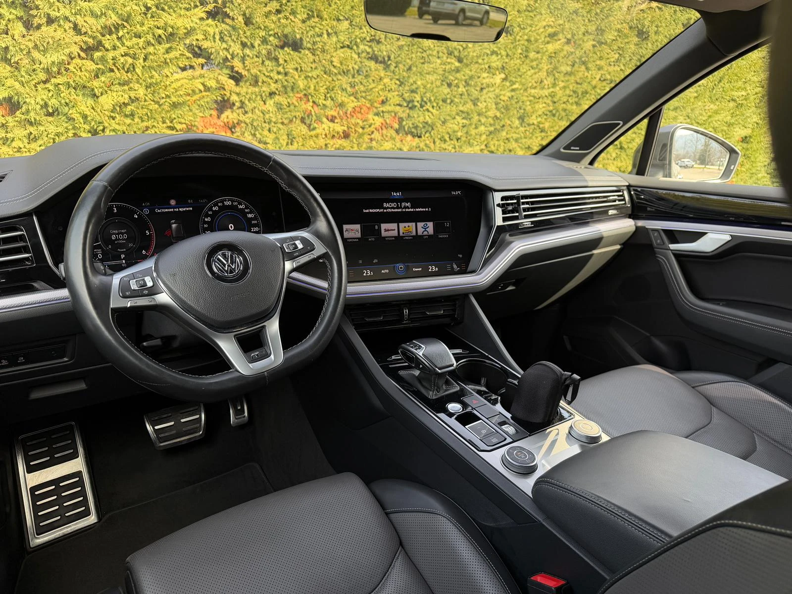 VW Touareg R-LINE* AIR* HEAD-UP* IQ LIGHT* BLACK PACK* , снимка 8 - Автомобили и джипове - 53715674