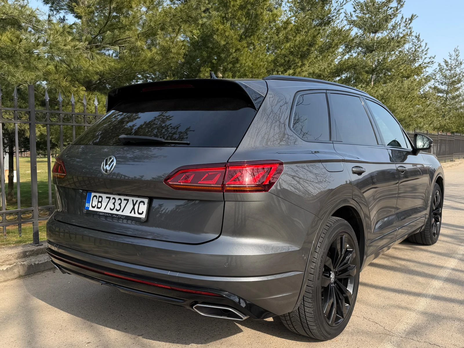 VW Touareg R-LINE* AIR* HEAD-UP* IQ LIGHT* BLACK PACK* , снимка 4 - Автомобили и джипове - 53715674
