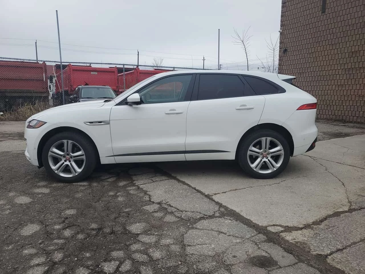 Jaguar F-PACE * AWD 35t R Sport * 360 * ПОДГРЕВ * ПАМЕТ * NAVI, снимка 2 - Автомобили и джипове - 54150571