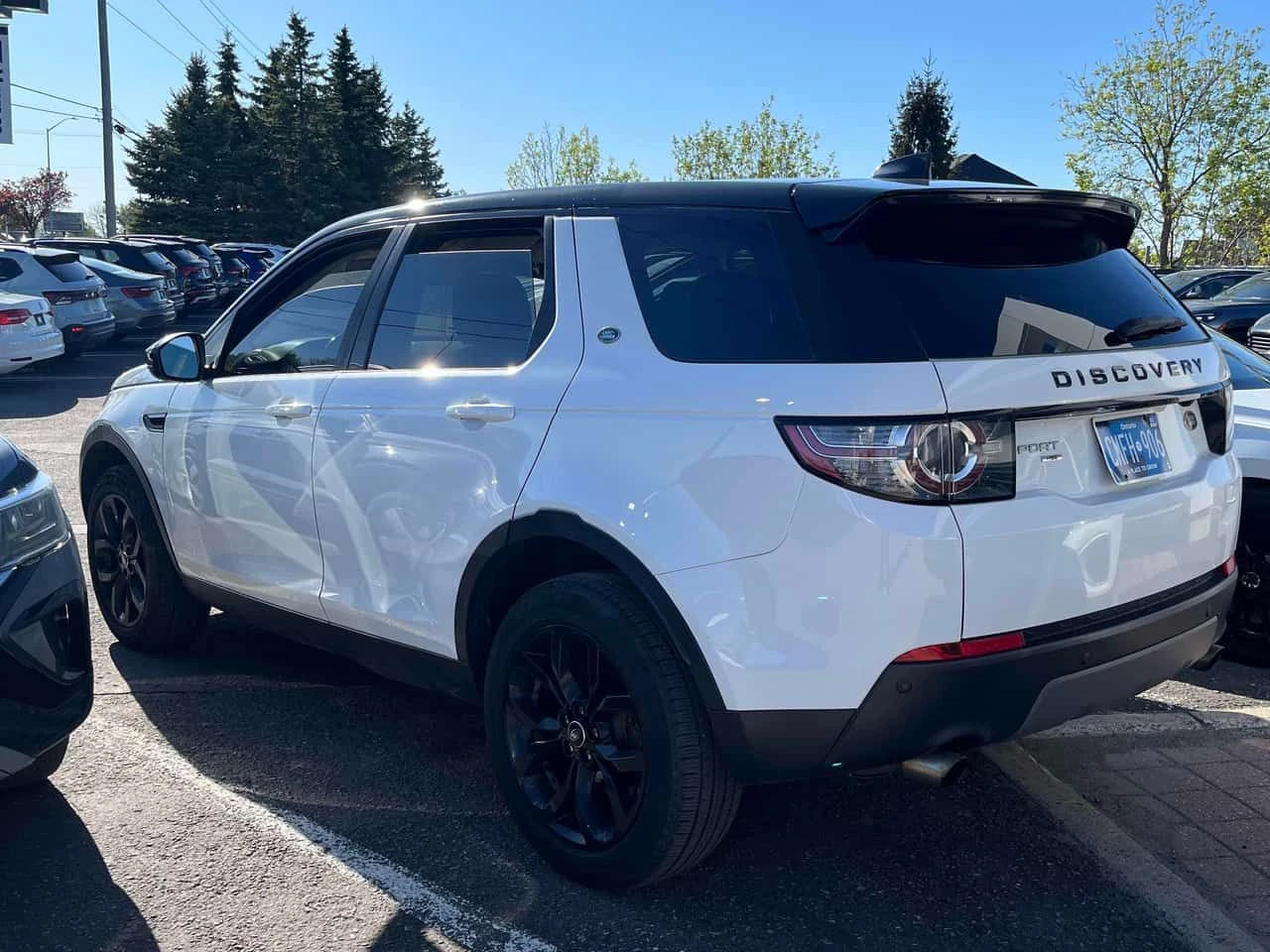 Land Rover Discovery Sport * HSE * ПРЕДСТАВИТЕЛСТВО * ПОДГРЕВИ * NAVI, снимка 2 - Автомобили и джипове - 54643539