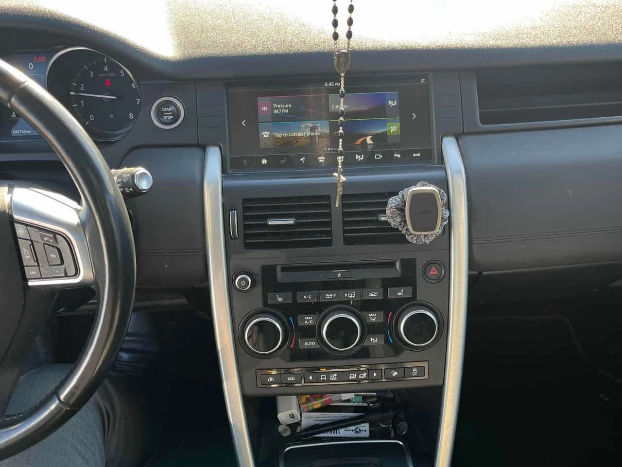 Land Rover Discovery Sport * HSE * ПРЕДСТАВИТЕЛСТВО * ПОДГРЕВИ * NAVI, снимка 9 - Автомобили и джипове - 54643539