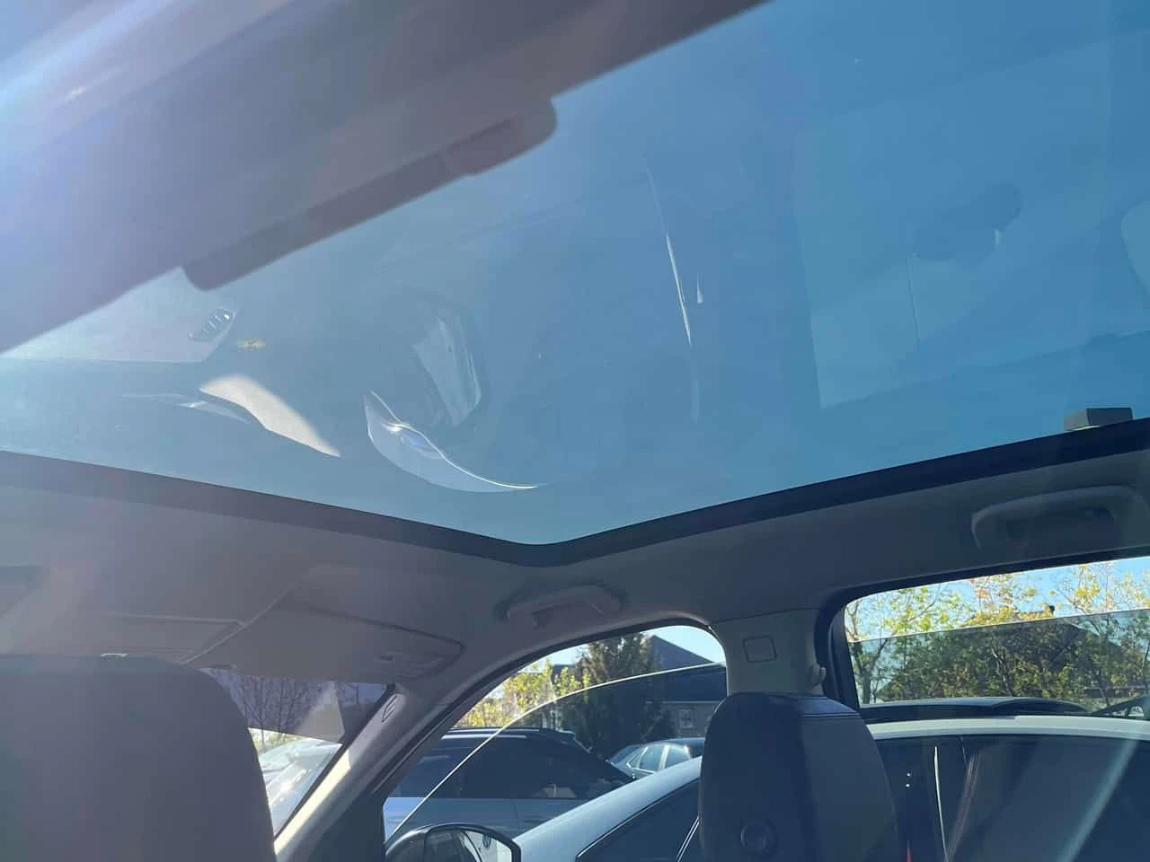 Land Rover Discovery Sport * HSE * ПРЕДСТАВИТЕЛСТВО * ПОДГРЕВИ * NAVI, снимка 12 - Автомобили и джипове - 54643539