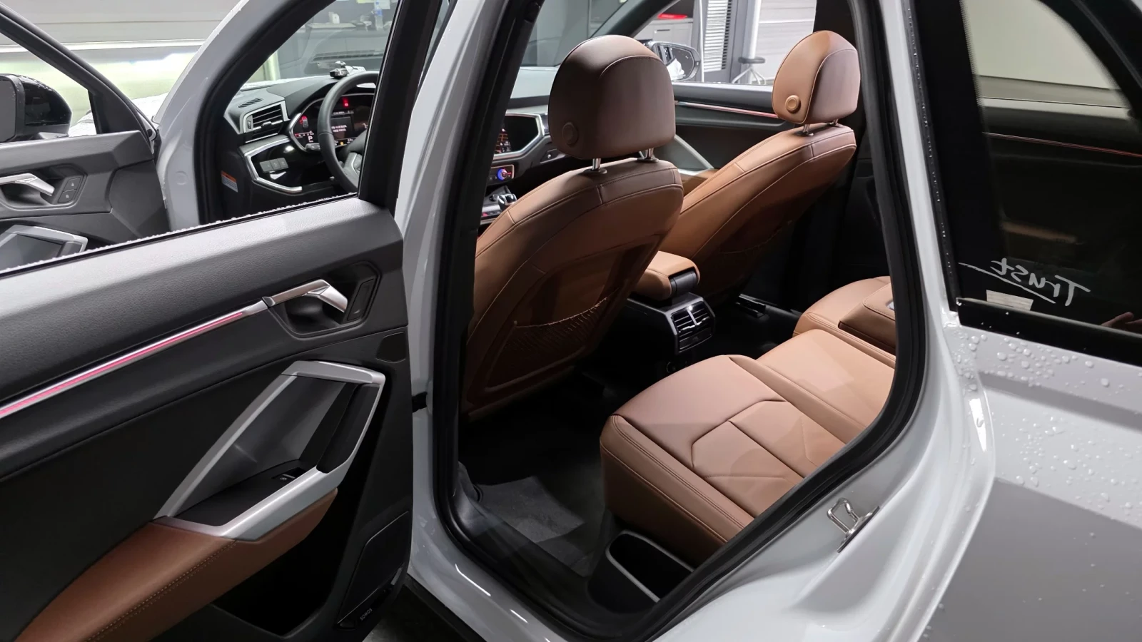 Audi Q3 40 TFS Панорама* Disi* , снимка 9 - Автомобили и джипове - 54699559