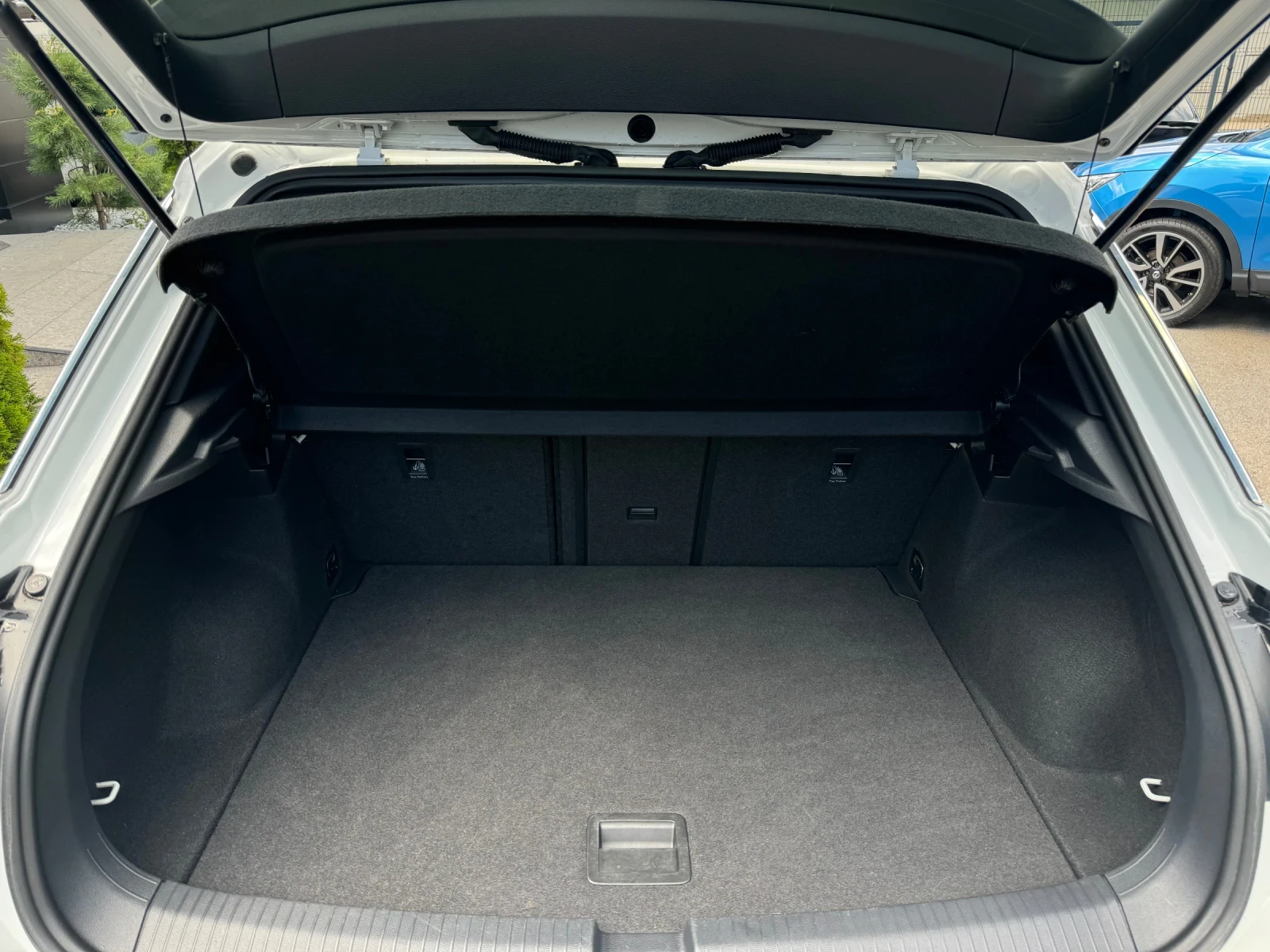 VW T-Roc 2.0TDI DSG 4Motion LED Distronic Ambient, снимка 16 - Автомобили и джипове - 55280674
