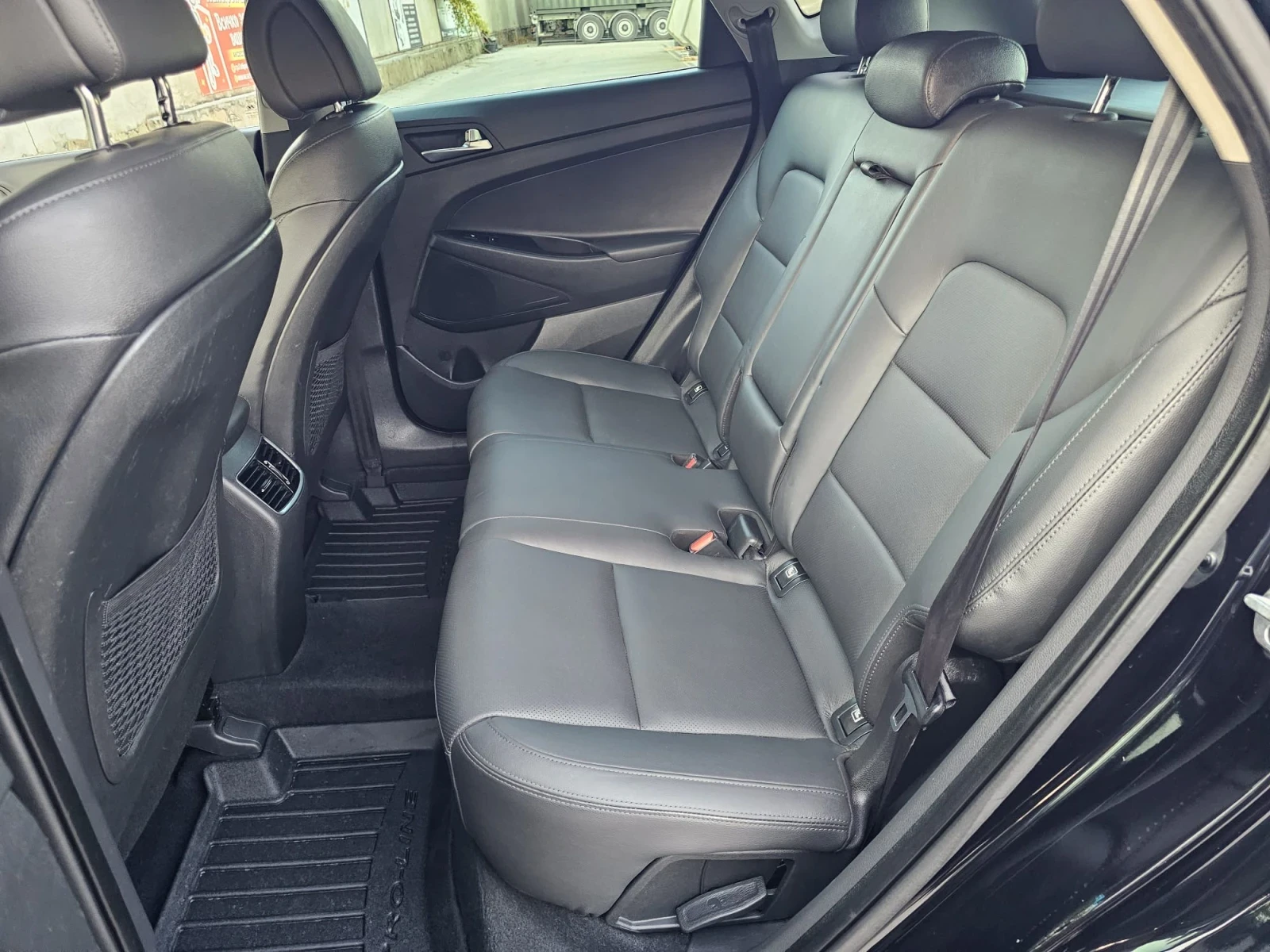 Hyundai Tucson 1.6 T-GDI 4WD/подгрев/обувахне/з.камера/Швейцария!, снимка 11 - Автомобили и джипове - 55846877