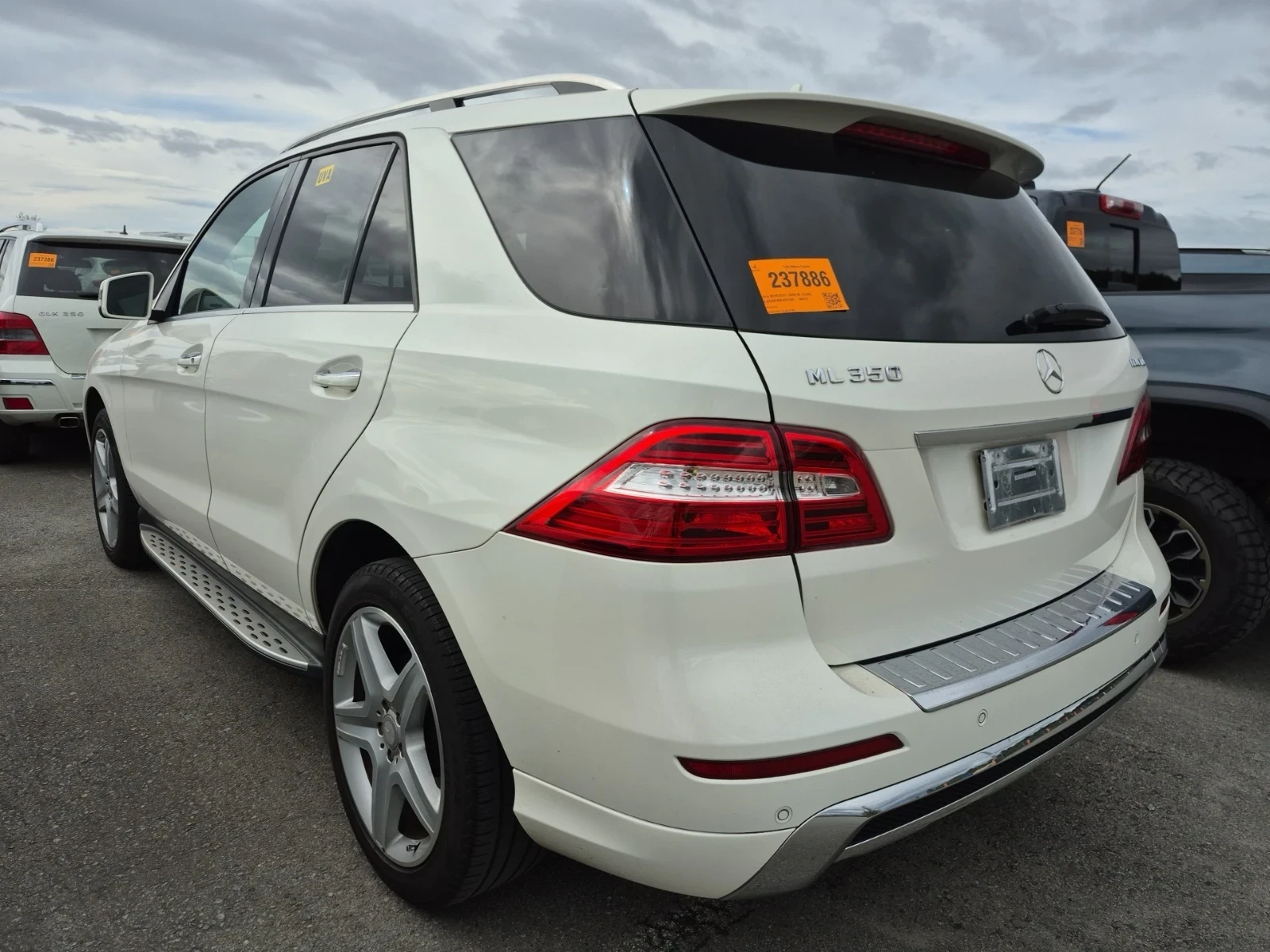 Mercedes-Benz ML 350 D * AMG * 2 КЛЮЧА * ПЪЛНА СЕРВИЗНА ИСТОРИЯ * , снимка 4 - Автомобили и джипове - 55988601