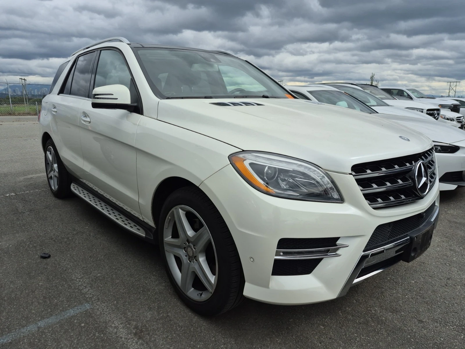 Mercedes-Benz ML 350 D * AMG * 2 КЛЮЧА * ПЪЛНА СЕРВИЗНА ИСТОРИЯ * , снимка 2 - Автомобили и джипове - 55988601