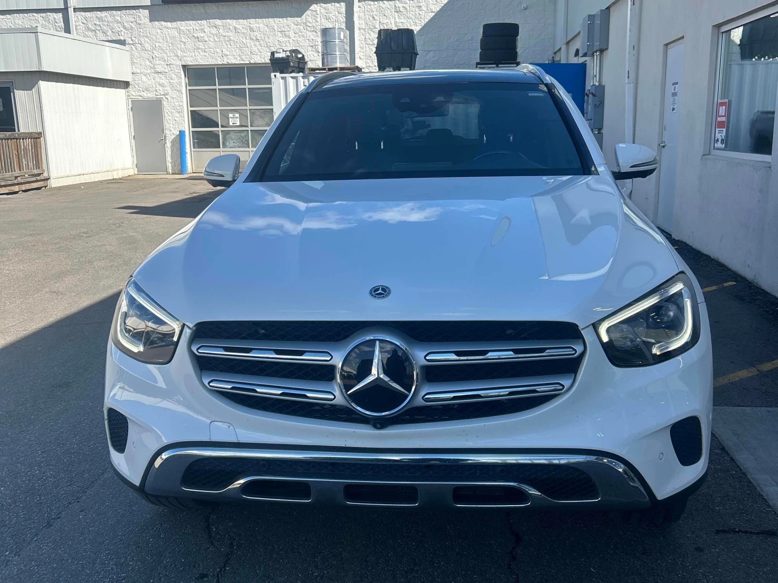 Mercedes-Benz GLC 300 * АВТОКРЕДИТ * ГЛАВНО ПРЕДСТАВИТЕЛСТВО, снимка 2 - Автомобили и джипове - 56022326