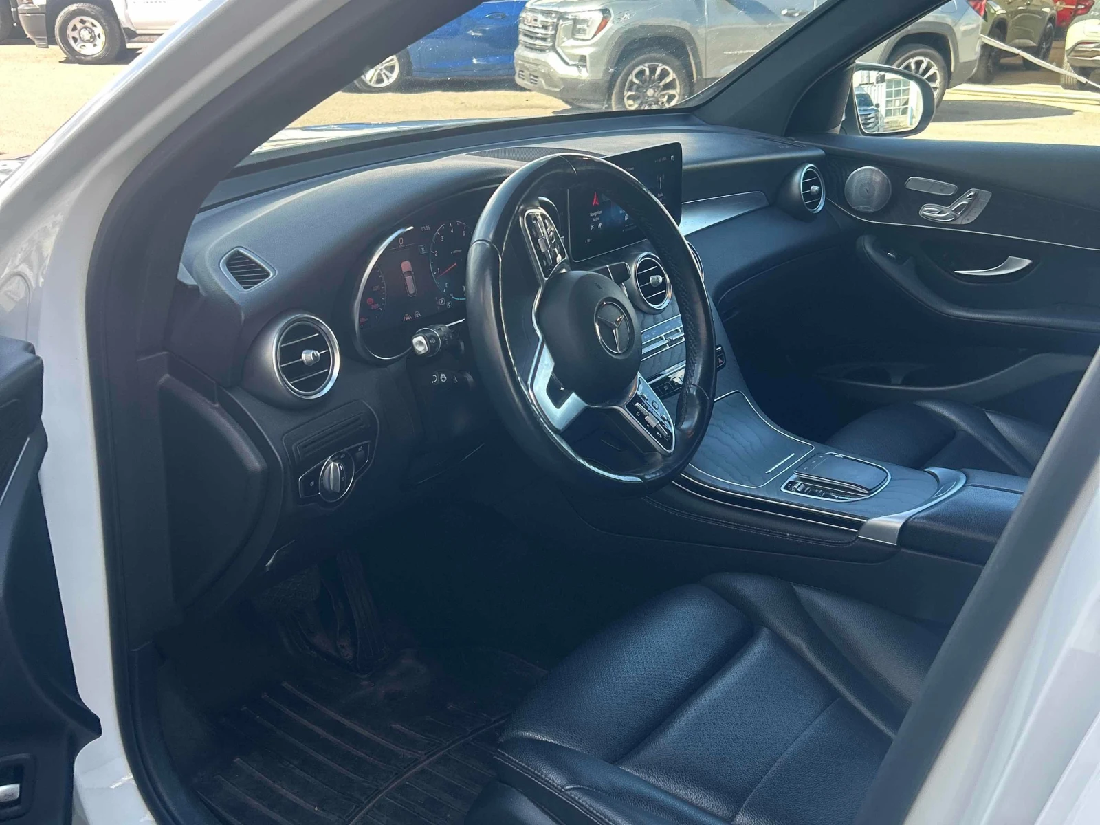 Mercedes-Benz GLC 300 * АВТОКРЕДИТ * ГЛАВНО ПРЕДСТАВИТЕЛСТВО, снимка 6 - Автомобили и джипове - 56022326