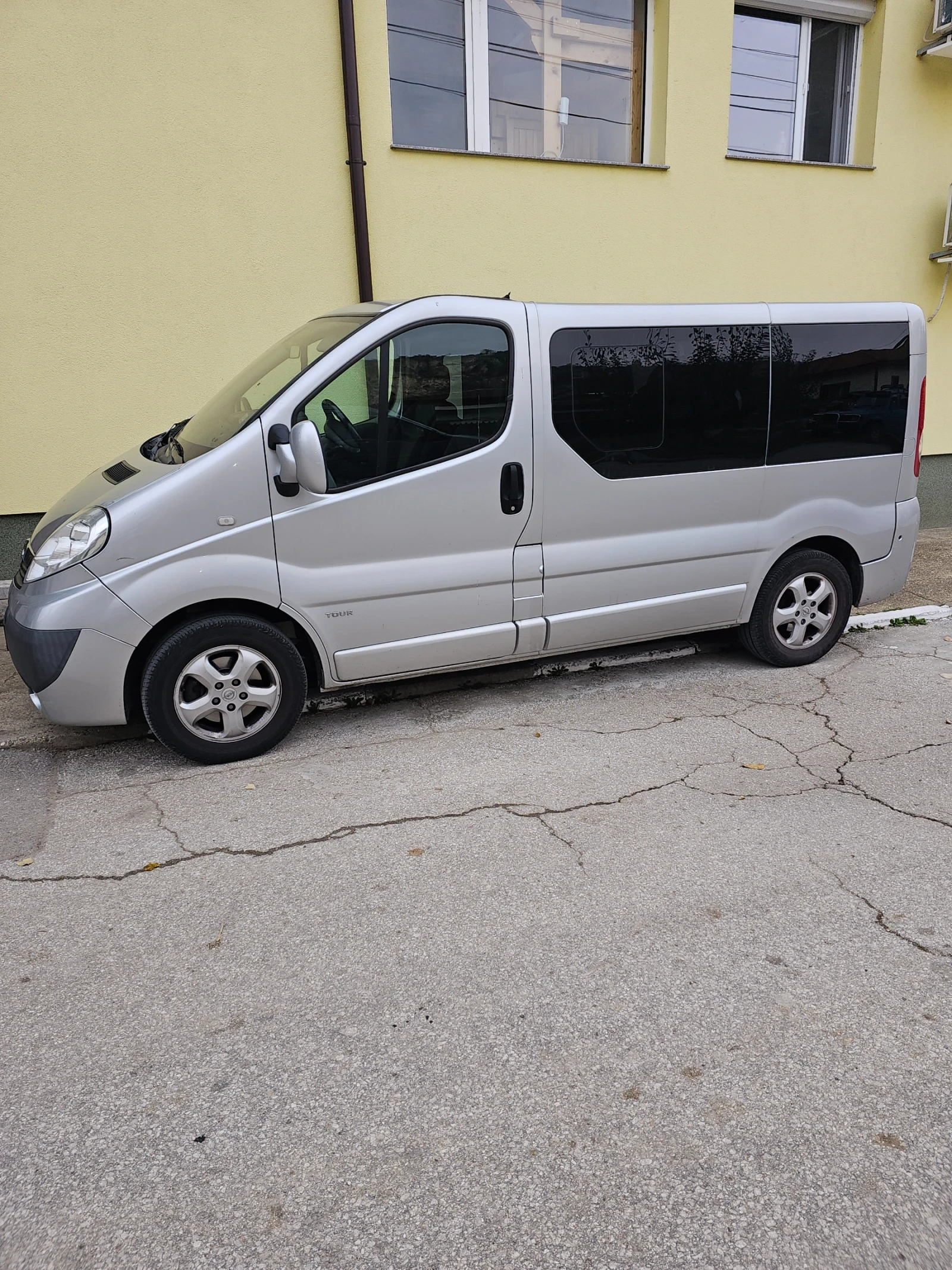 Opel Vivaro 2.5 dci, 146k.s , 8+ 1места - изображение 2