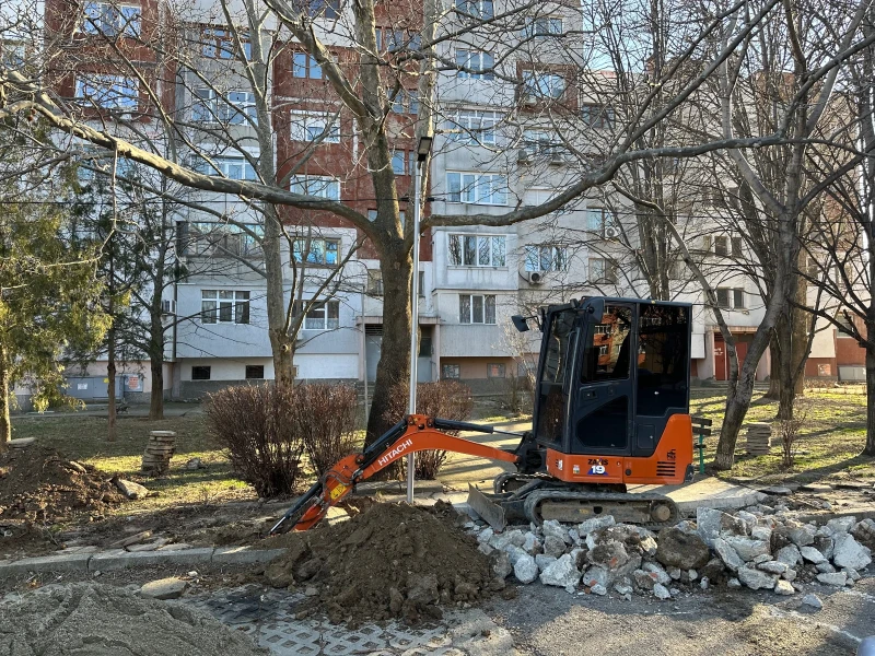 Багер Hitachi Zaxis 19, снимка 1 - Индустриална техника - 47552510