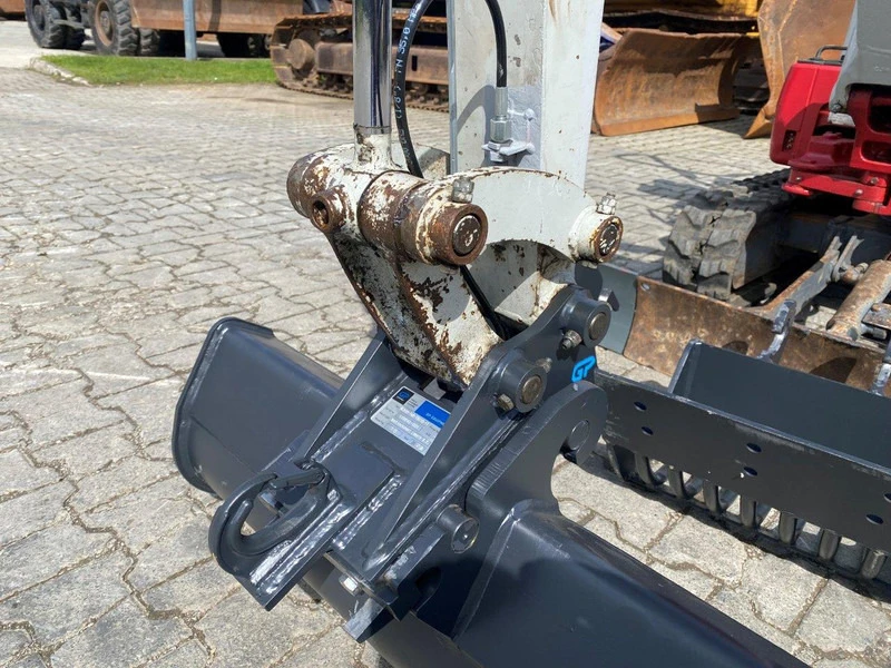 Багер Takeuchi TB210R, снимка 11 - Индустриална техника - 53476866