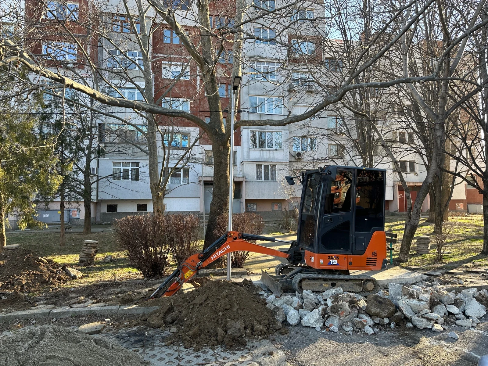 Багер Hitachi Zaxis 19, снимка 1