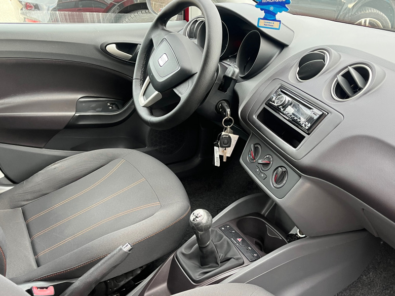 Seat Ibiza, снимка 12 - Автомобили и джипове - 44320259